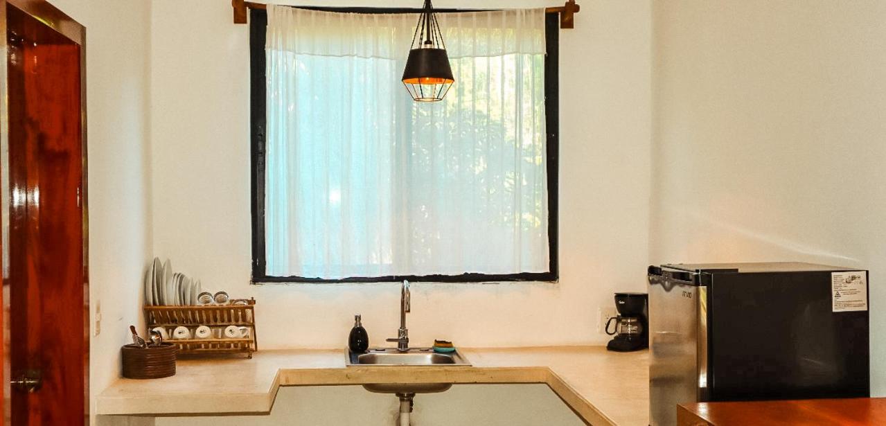Double Room with Balcony - Photo 10