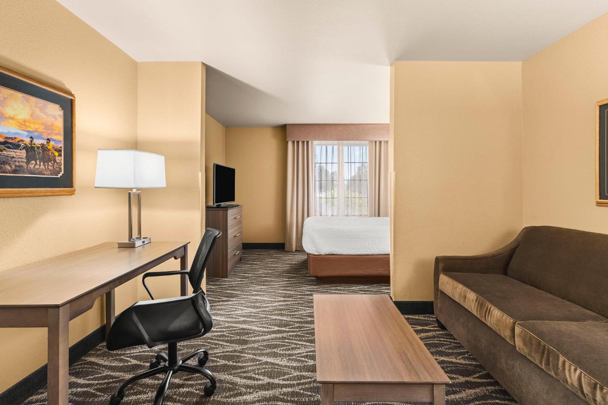 Queen Suite - Photo 3