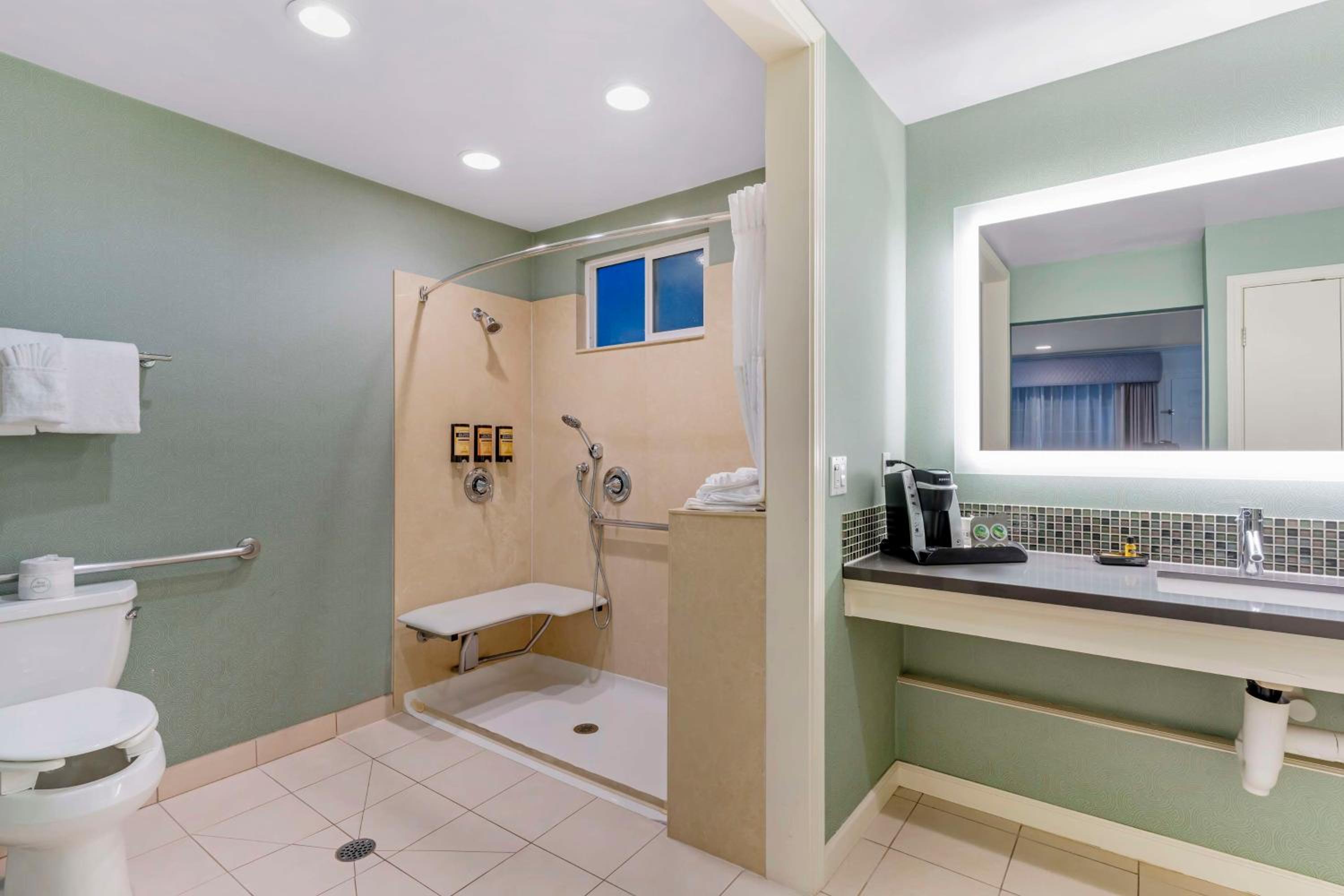 King Room - Disability Access - Photo 6