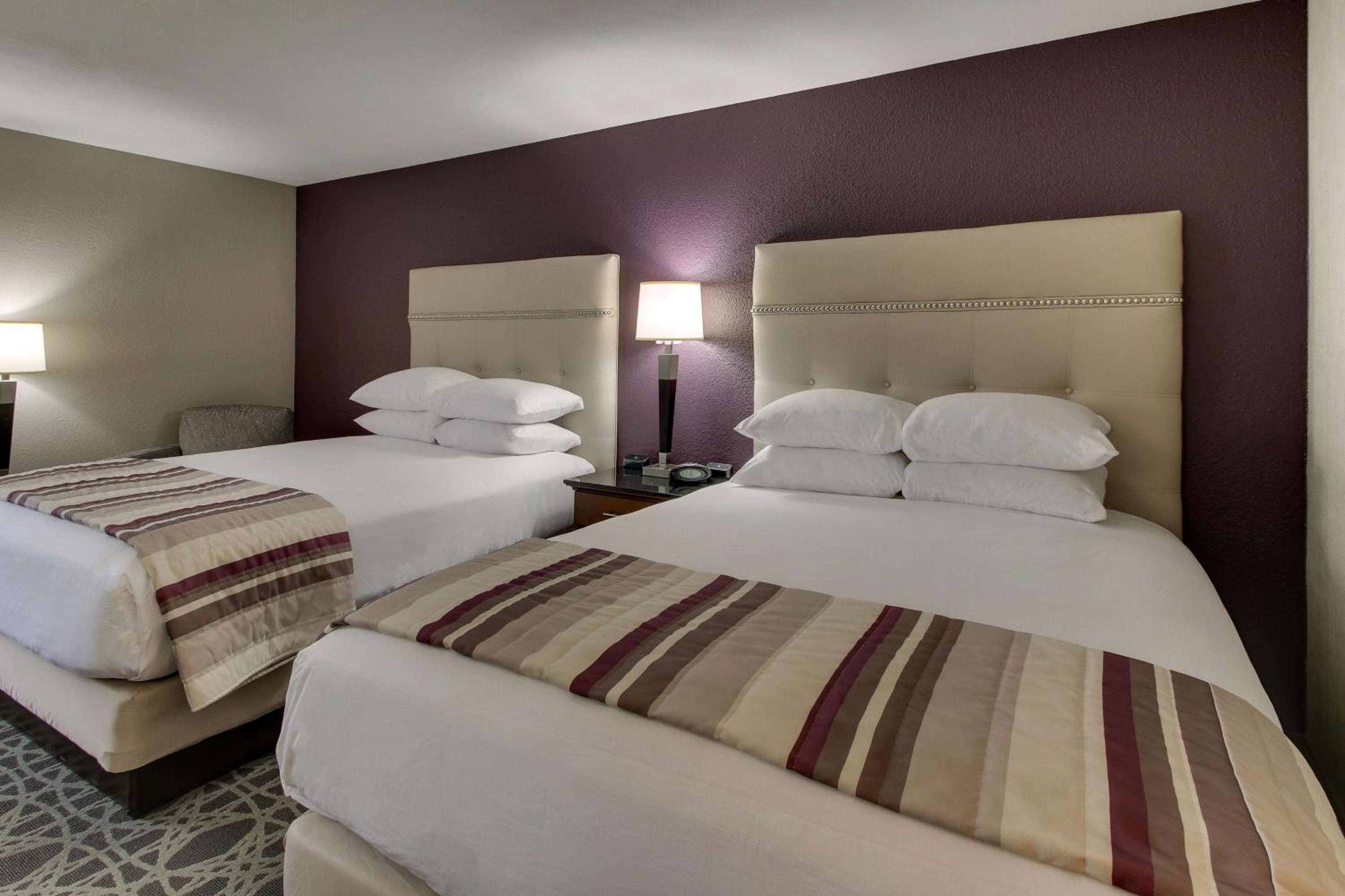 Superior Queen Room with Two Queen Beds photo 3