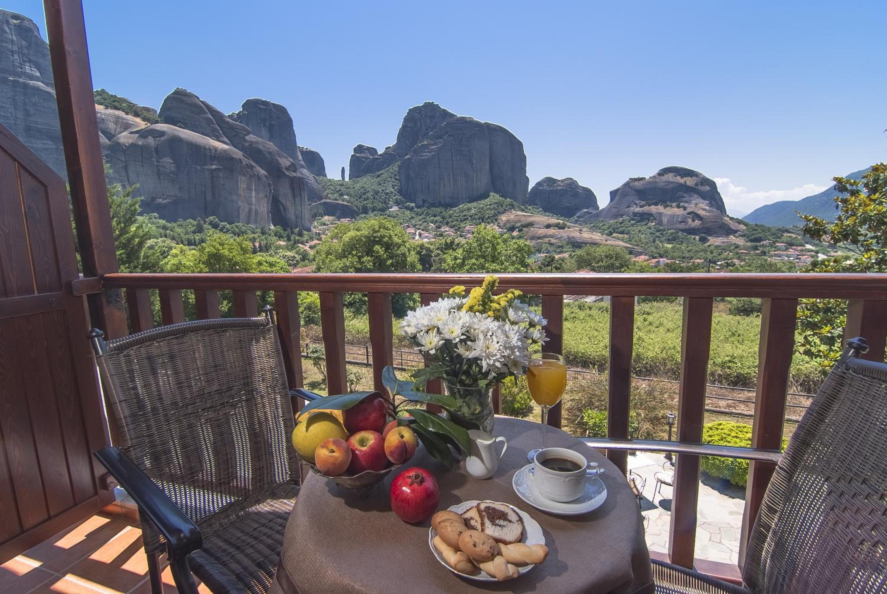 Triple Room with Extra bed - Panoramic Meteora View photo 2