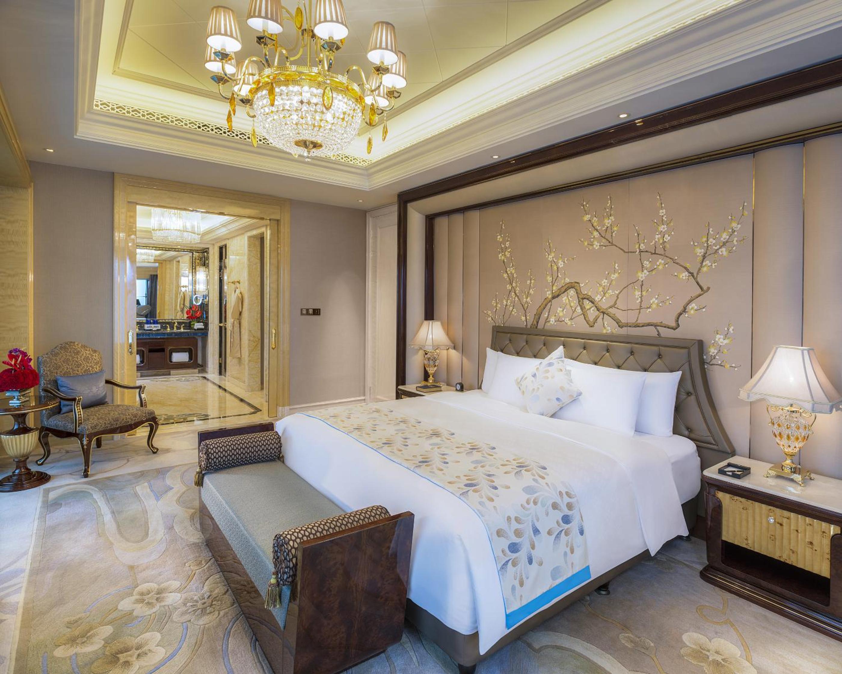 Deluxe Suite with Lake View photo 1
