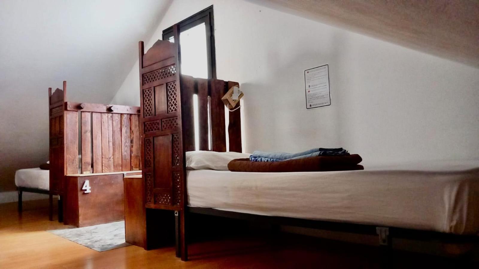 Cama individual en habitación compartida