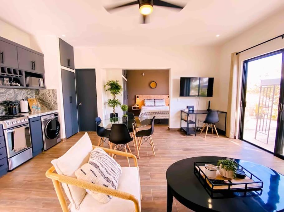 One-Bedroom Apartment photo 1