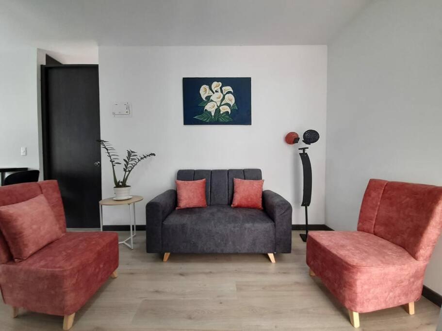 One-Bedroom Apartment photo 1