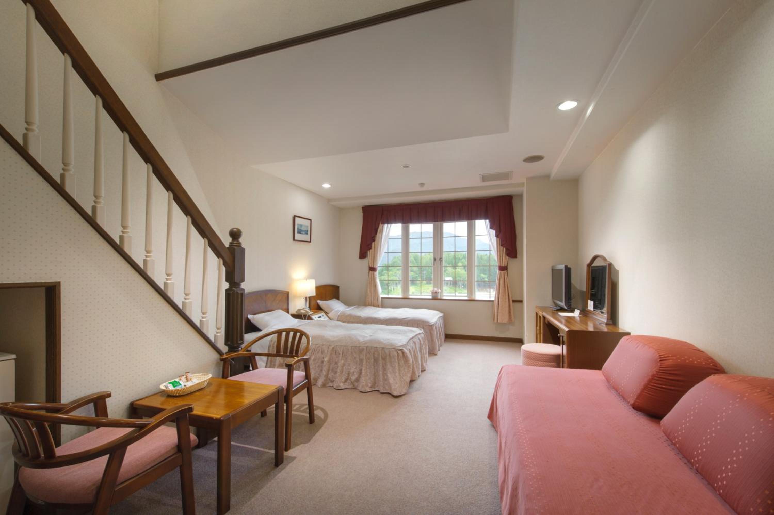 Maisonette Family Room photo 3
