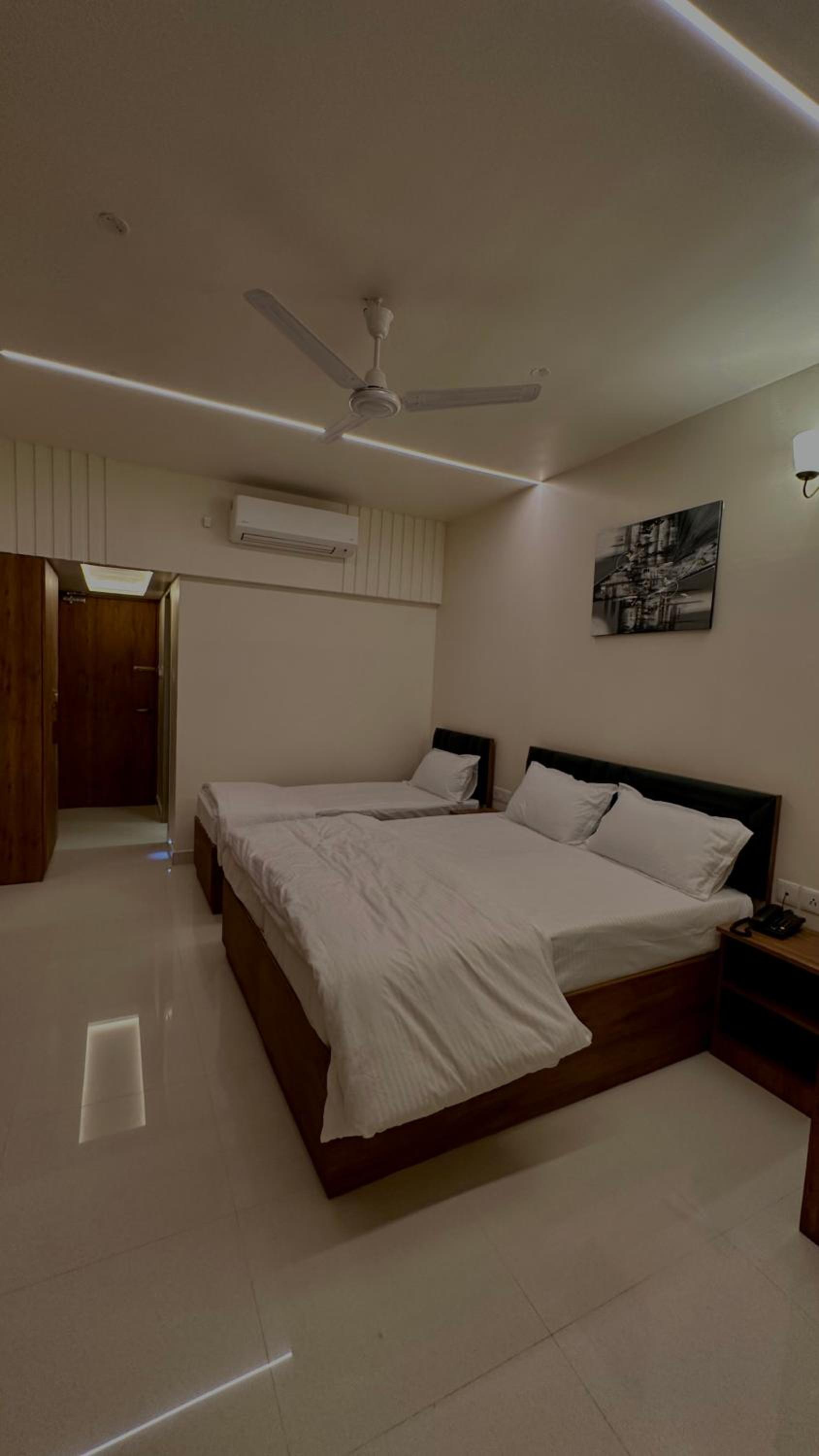 Deluxe Double Room (2 Adults + 1 Child) - Photo 48