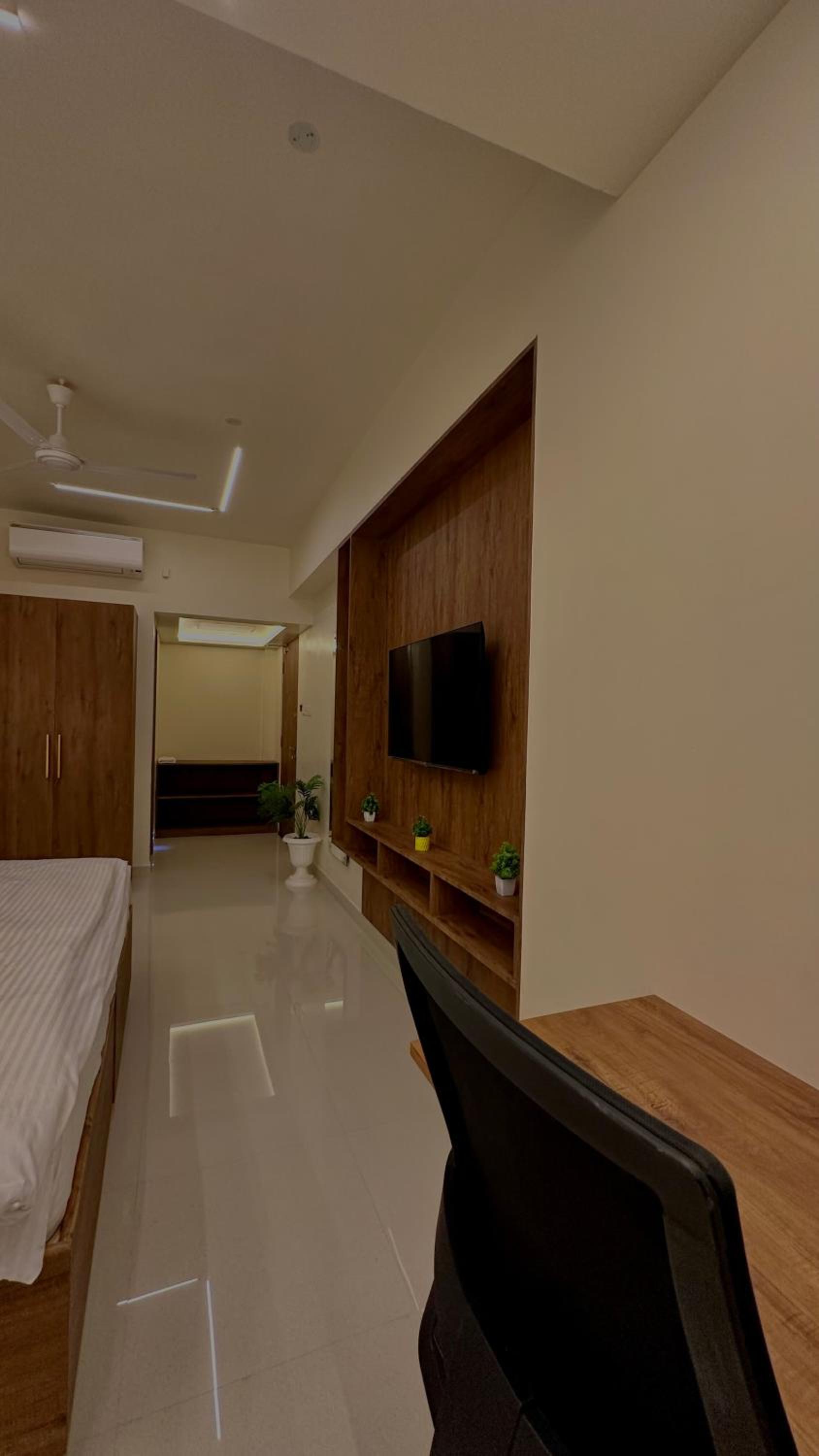 Deluxe Double Room (2 Adults + 1 Child) - Photo 6
