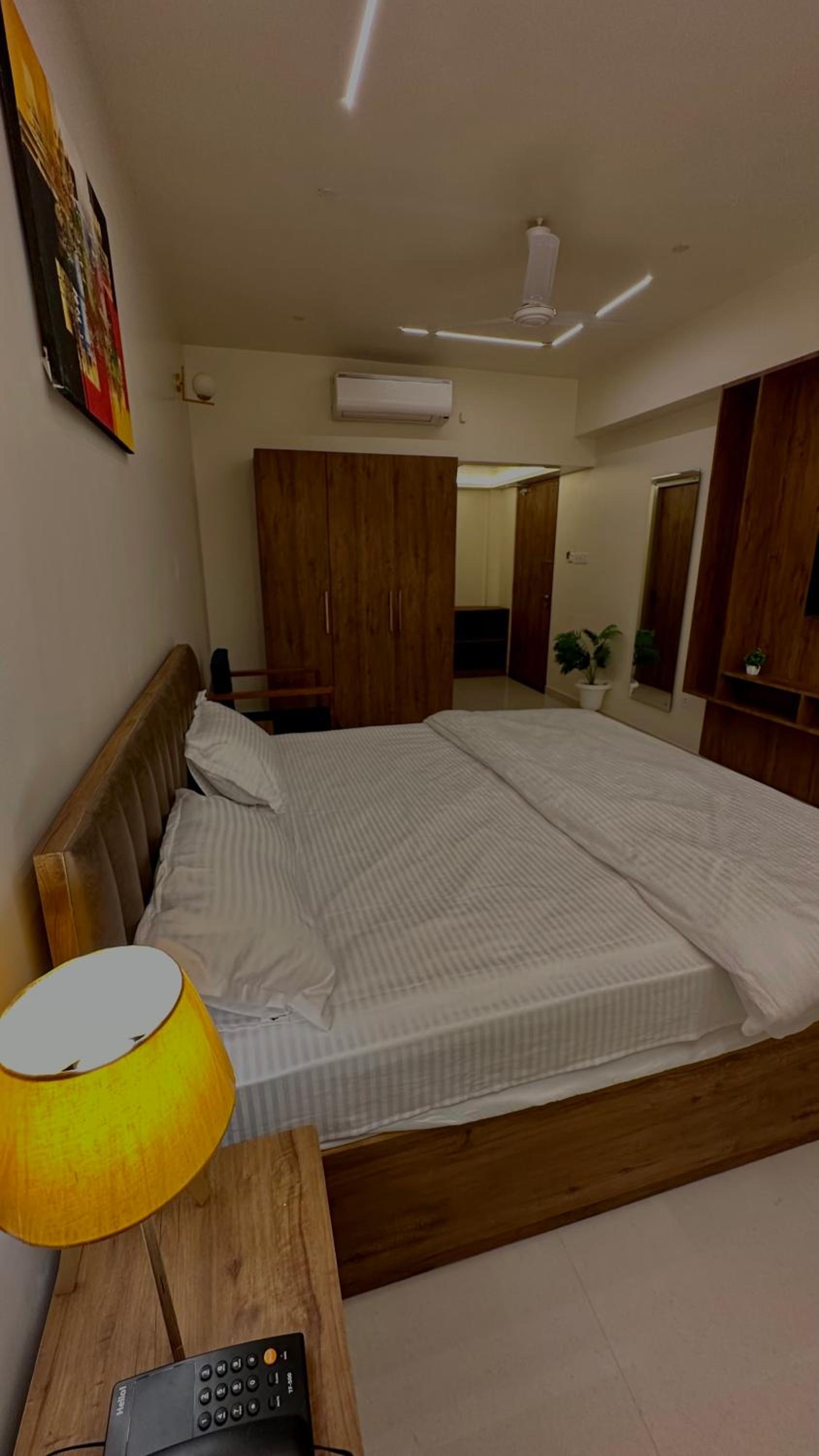 Deluxe Double Room (2 Adults + 1 Child) - Photo 10
