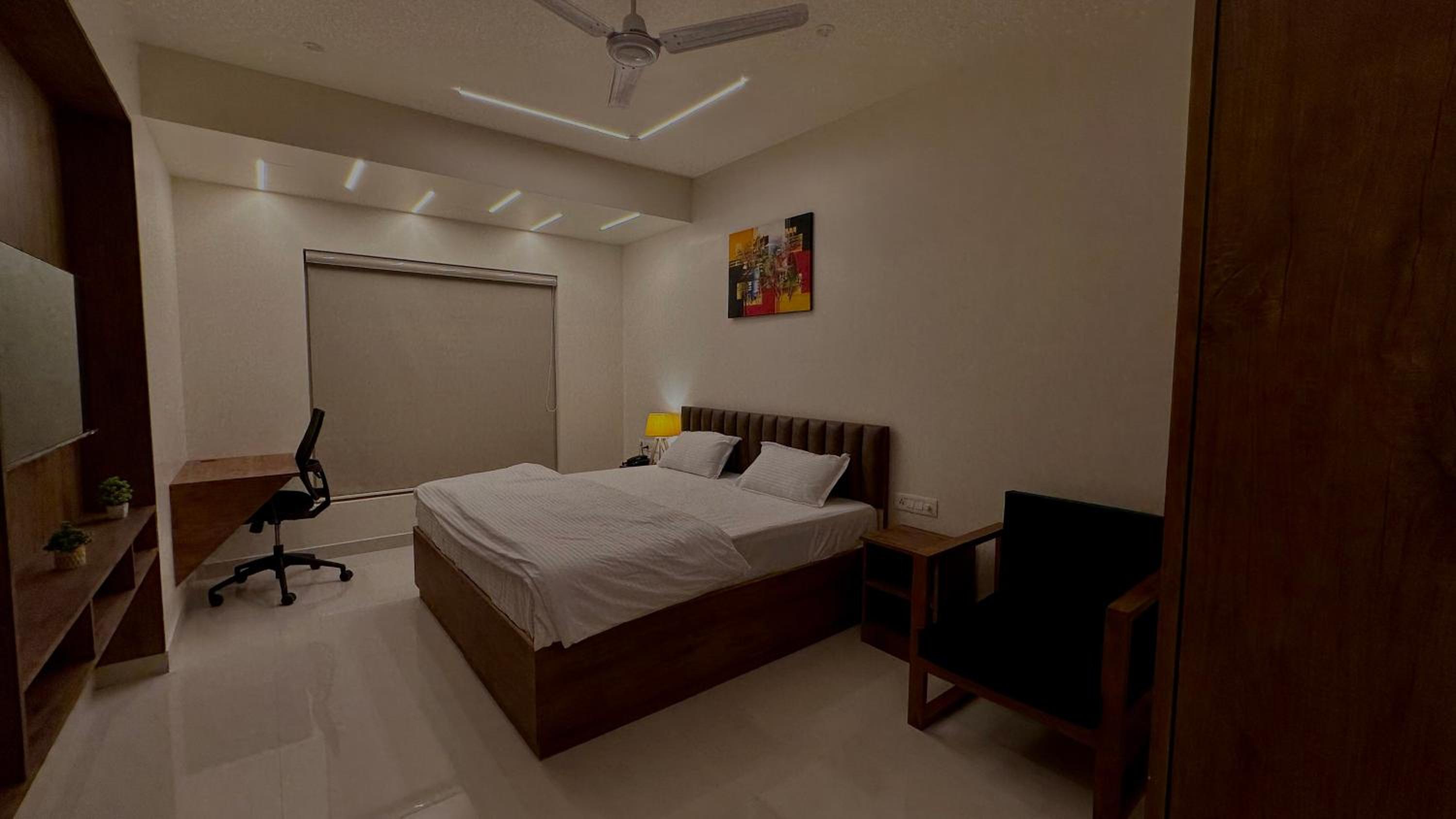 Deluxe Double Room (2 Adults + 1 Child) - Photo 7