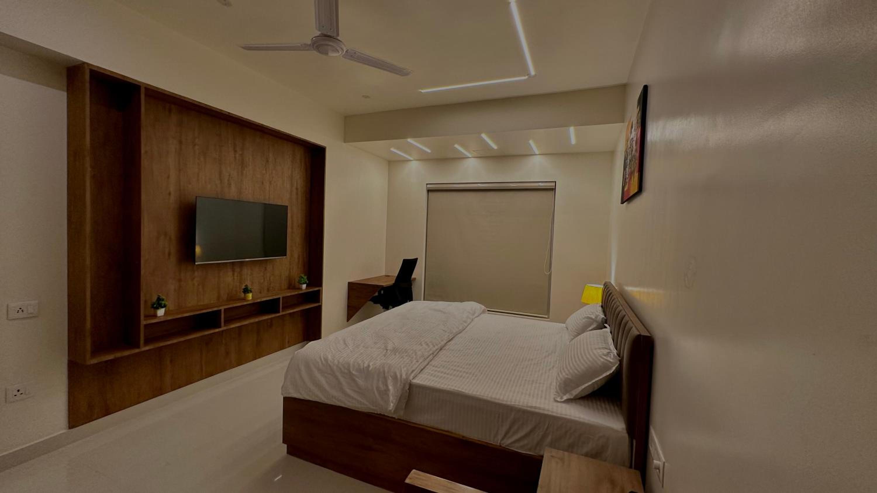 Deluxe Double Room (2 Adults + 1 Child) - Photo 8
