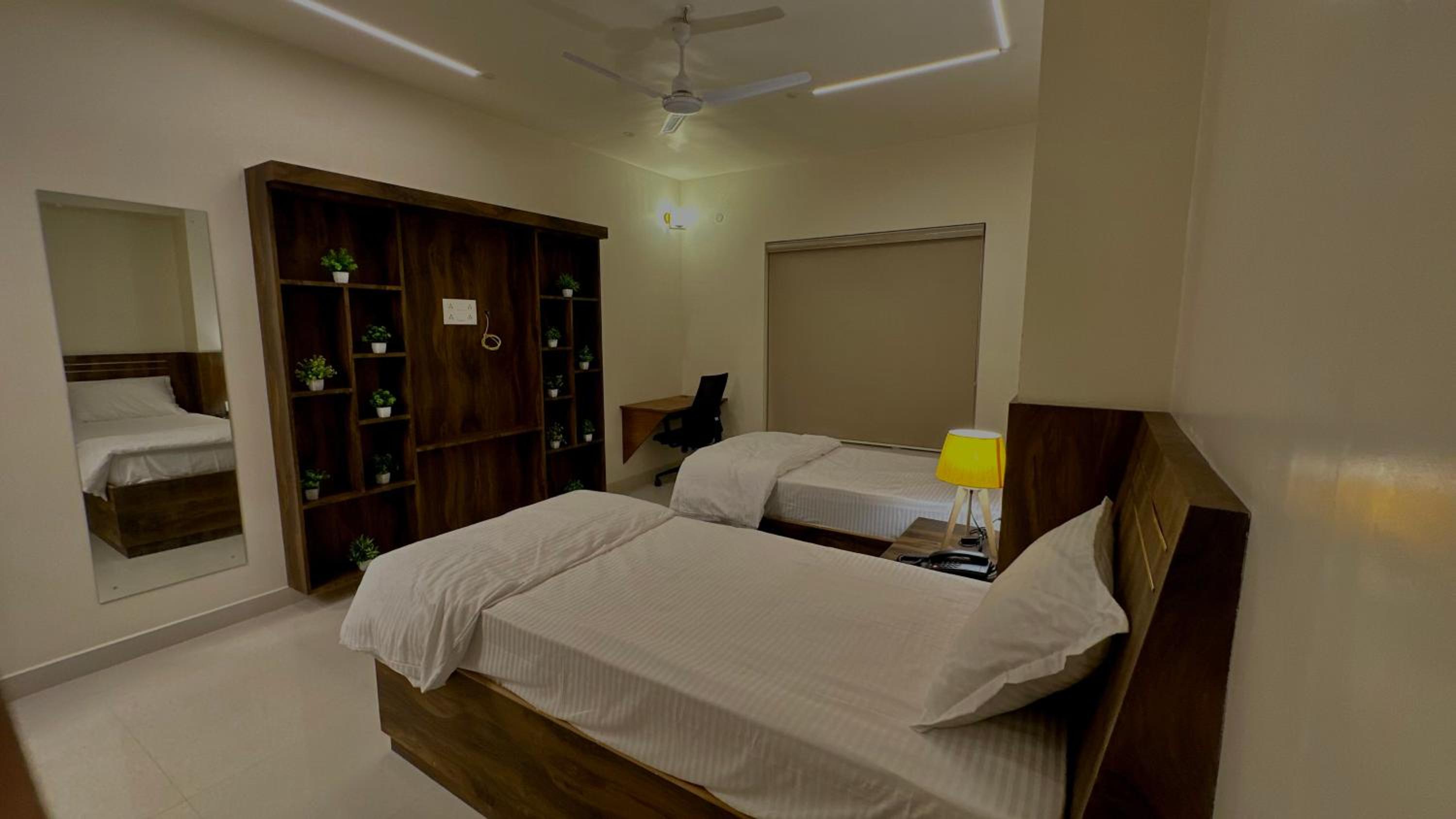 Deluxe Double Room (2 Adults + 1 Child) - Photo 16