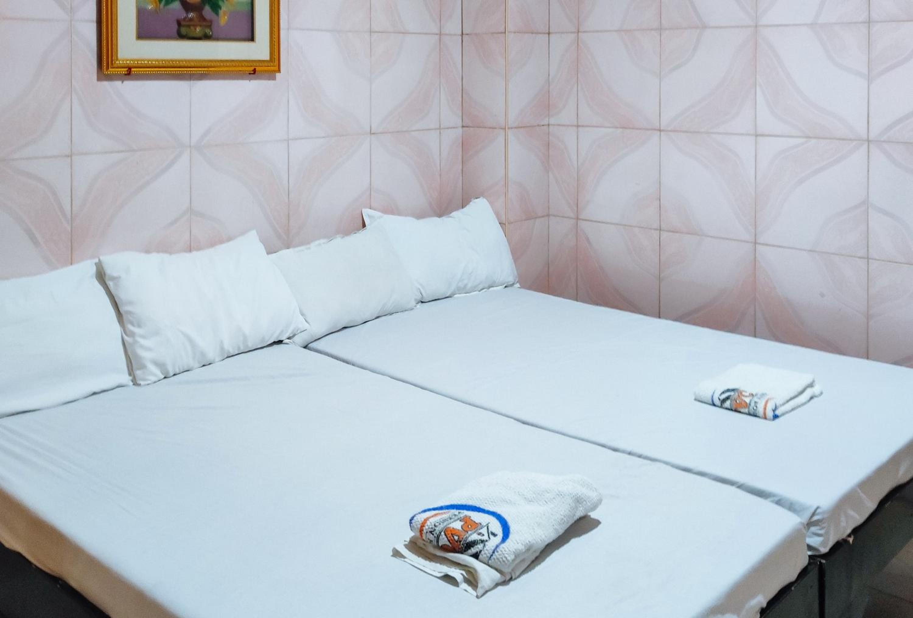 Twin Room - Photo 1