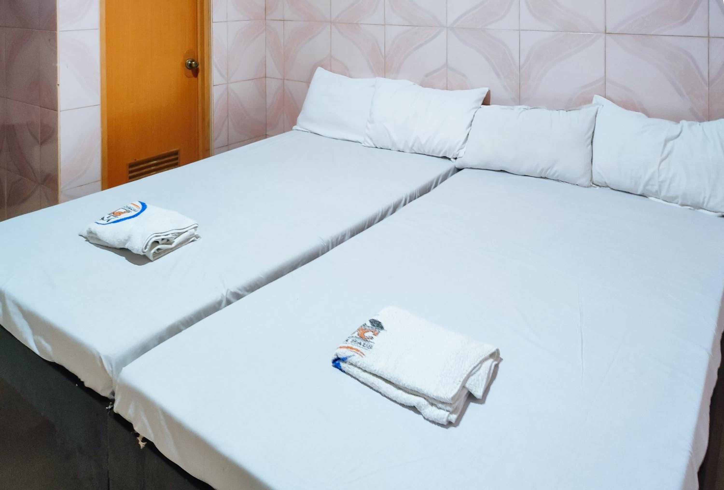 Twin Room - Photo 2