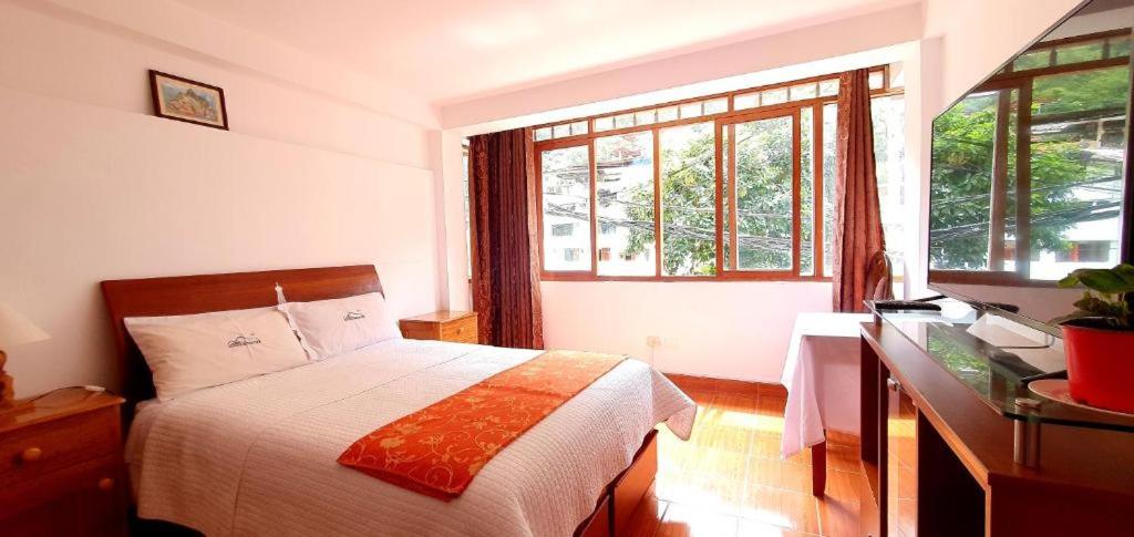 Single Room with Private Bathroom photo 2