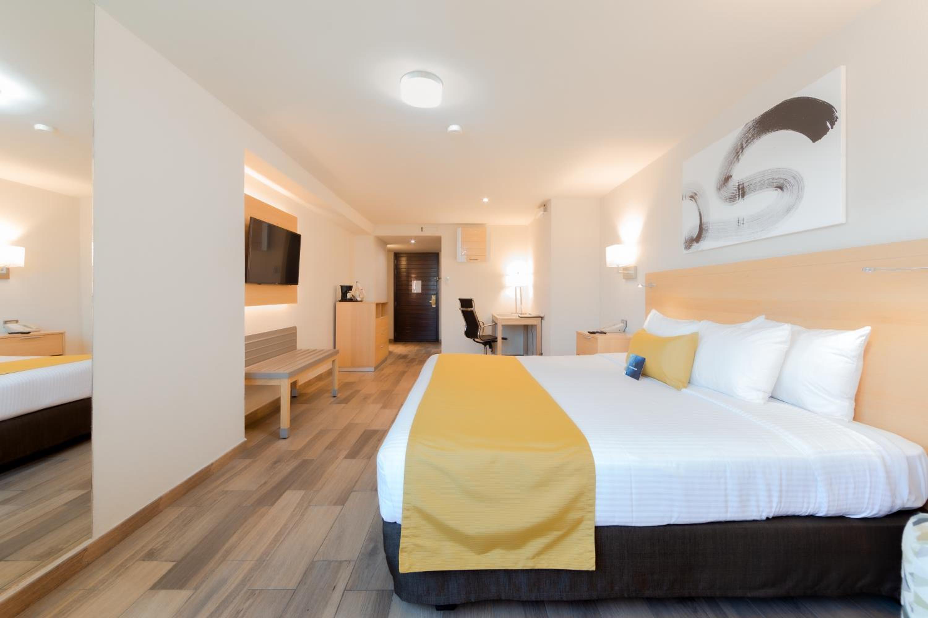 Deluxe King Room - Photo 1