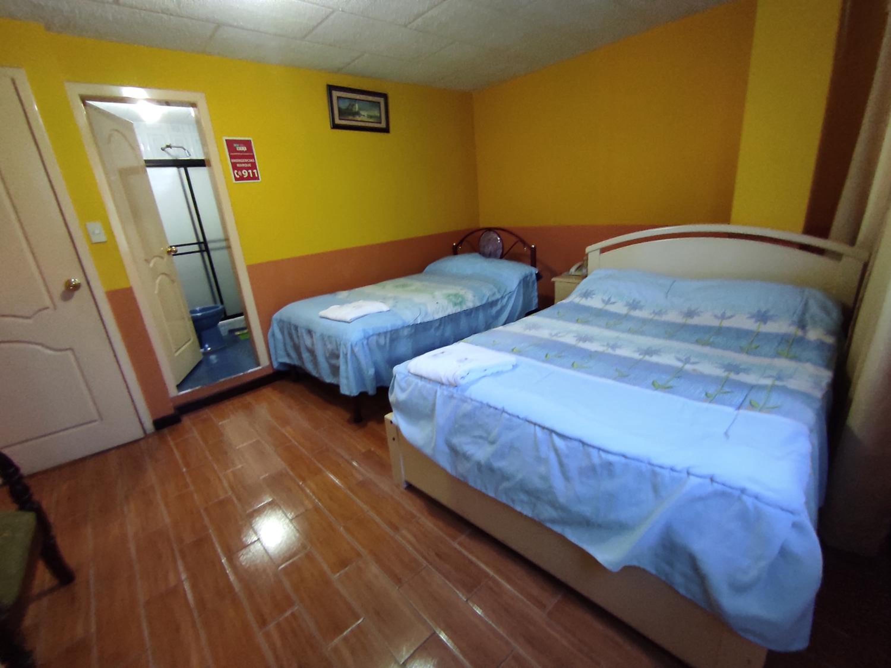 Twin Room with Private Bathroom photo 3