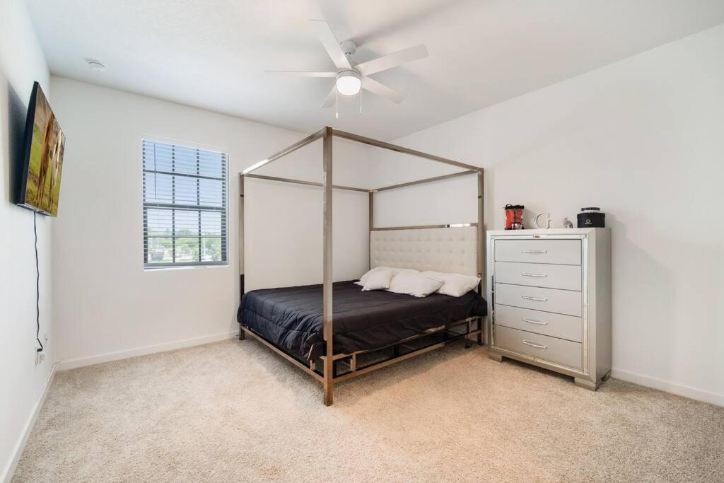 Three-Bedroom House photo 2