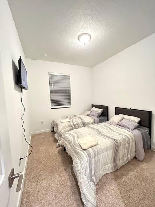 Three-Bedroom House photo 3