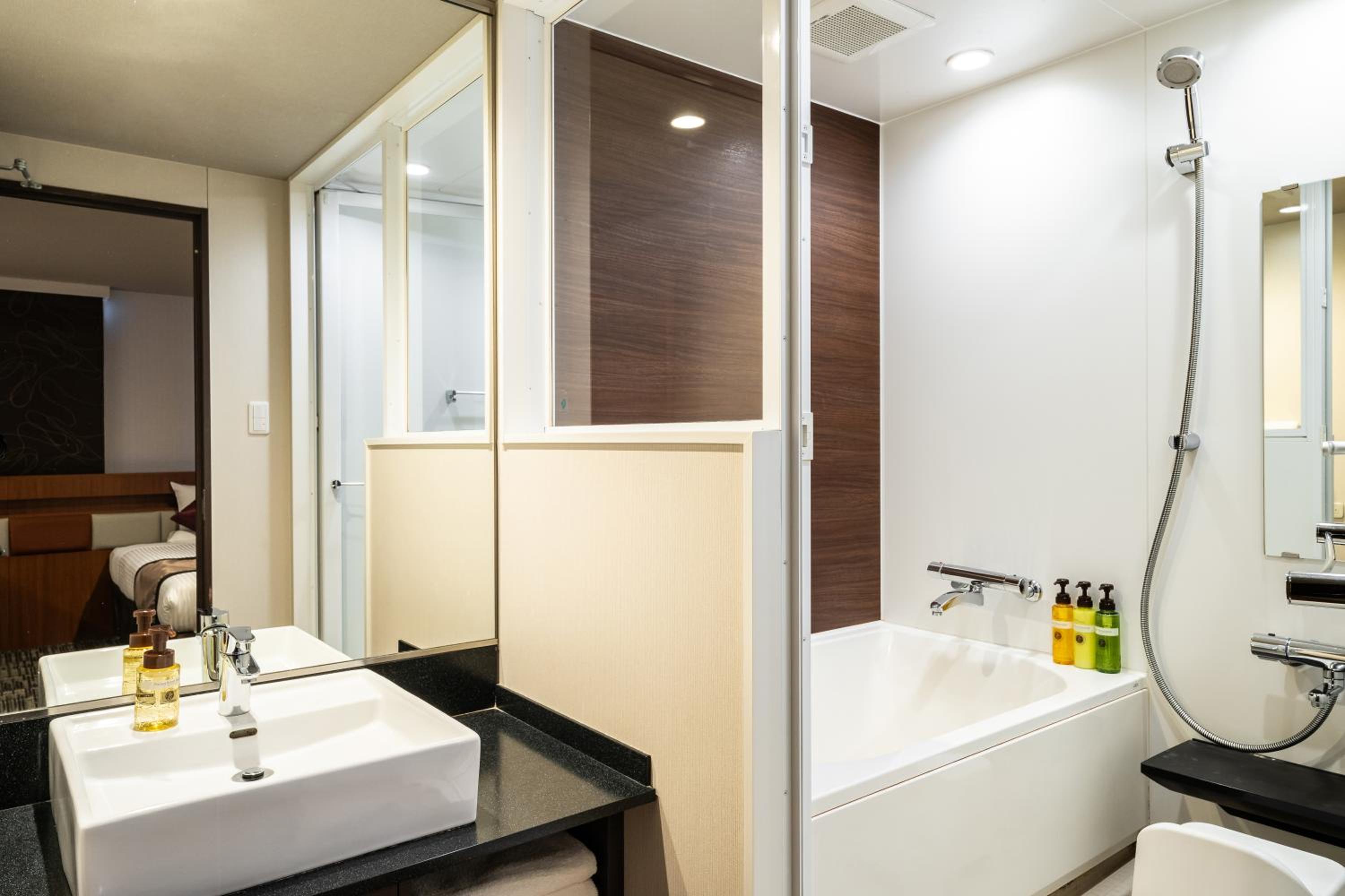 Deluxe Triple Room - Non-Smoking - Eco Plan - No Room Cleaning Service - Photo 2
