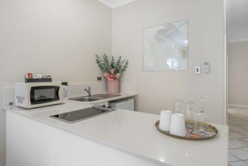 One-Bedroom Apartment with Ocean View - No Pets - Photo 12