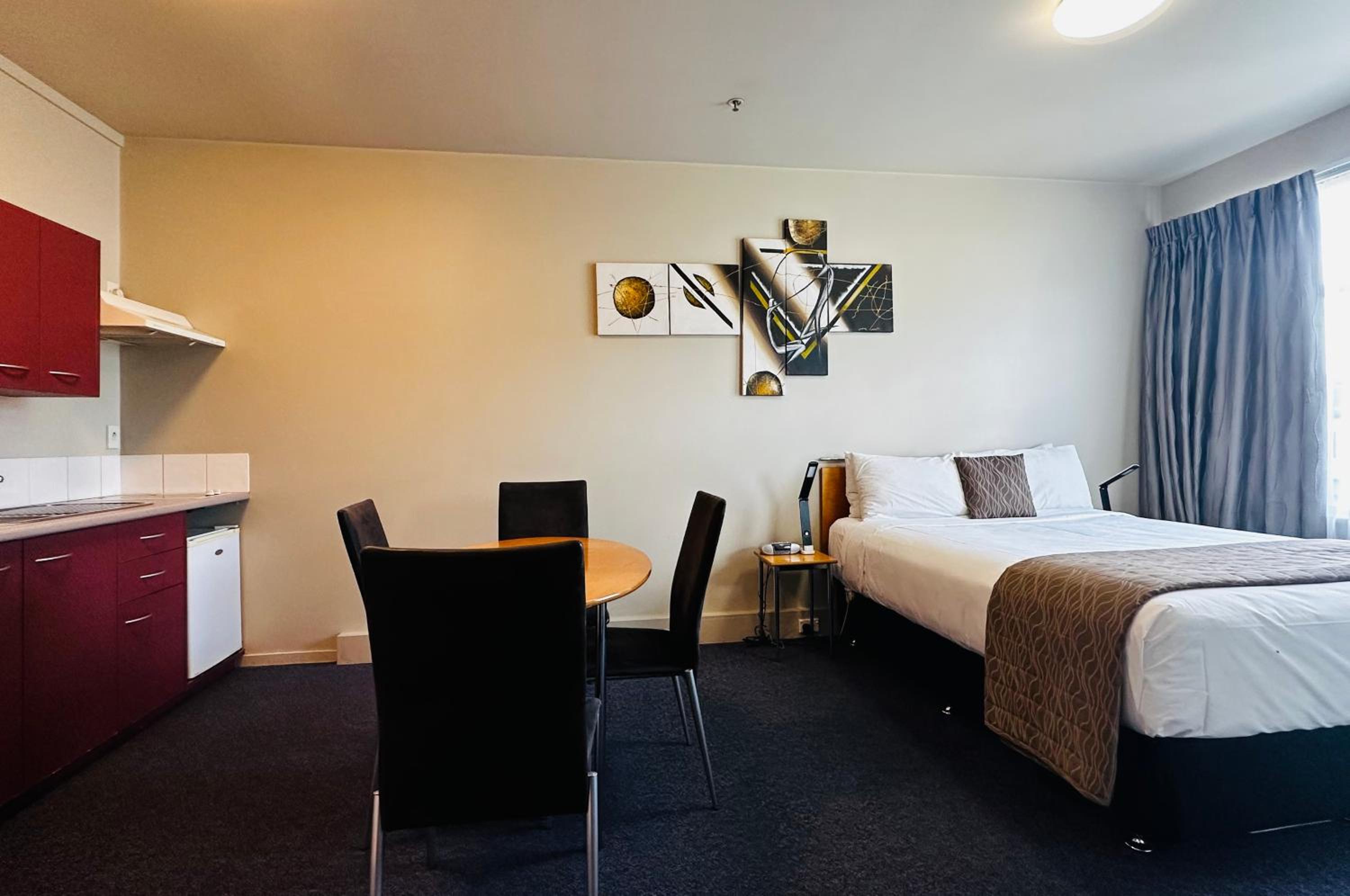 Standard One-Bedroom Apartment - Photo 2