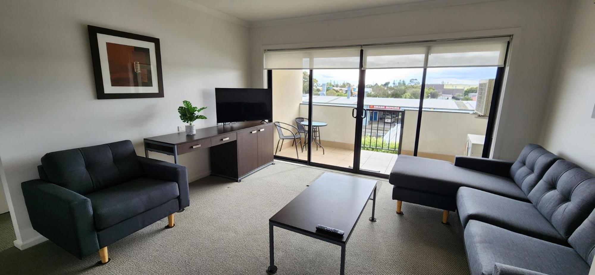 Deluxe Two-Bedroom Apartment photo 3
