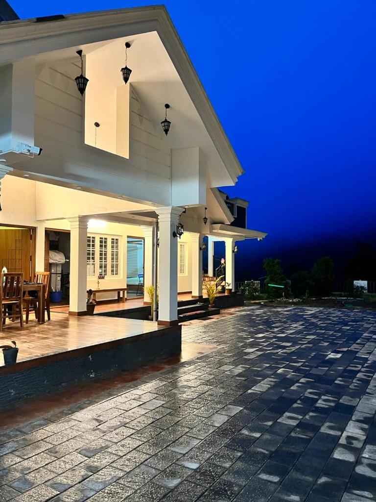 Three-Bedroom Villa photo 2