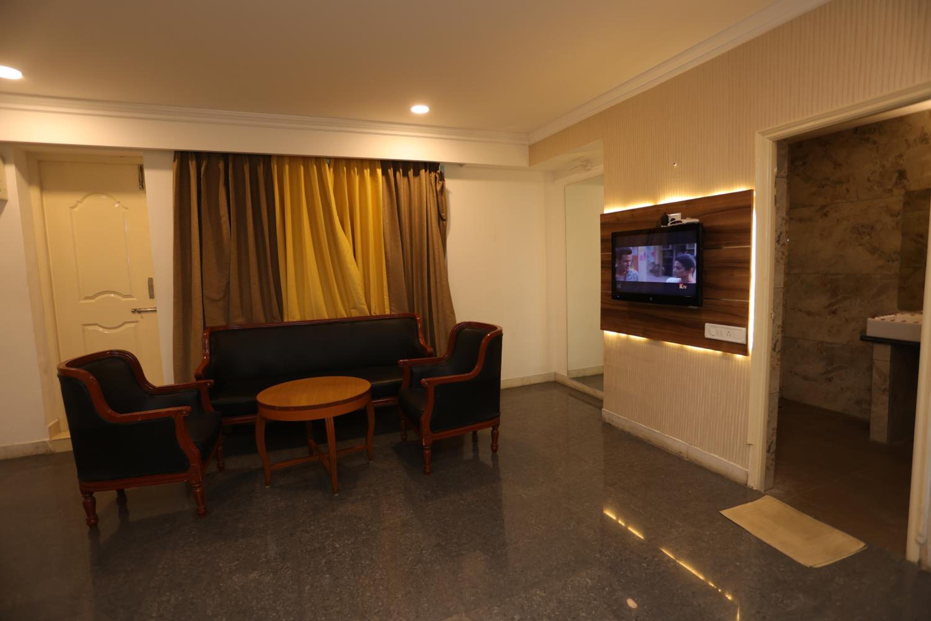 Executive Suite - Photo 1