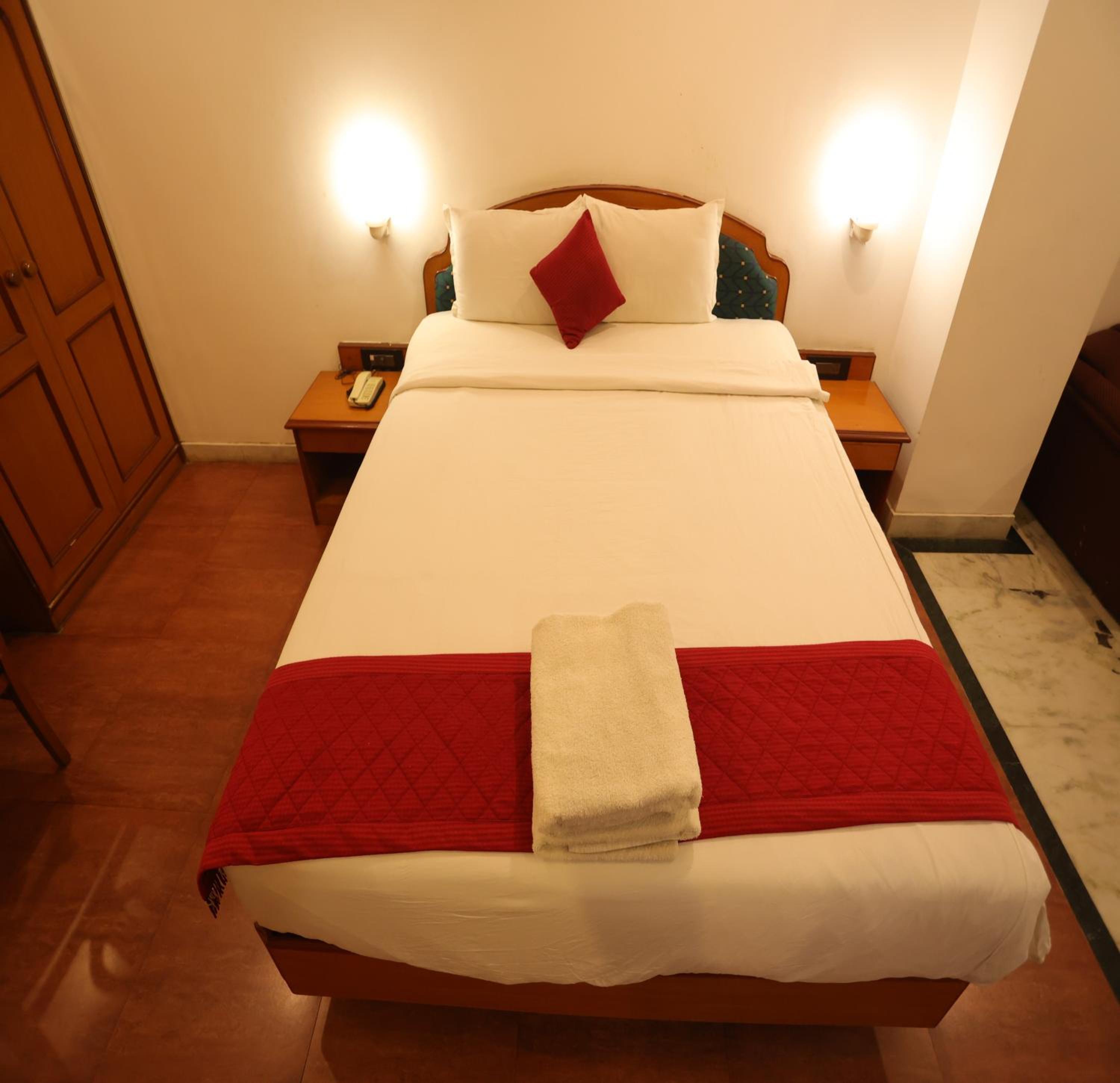 Executive Suite - Photo 2