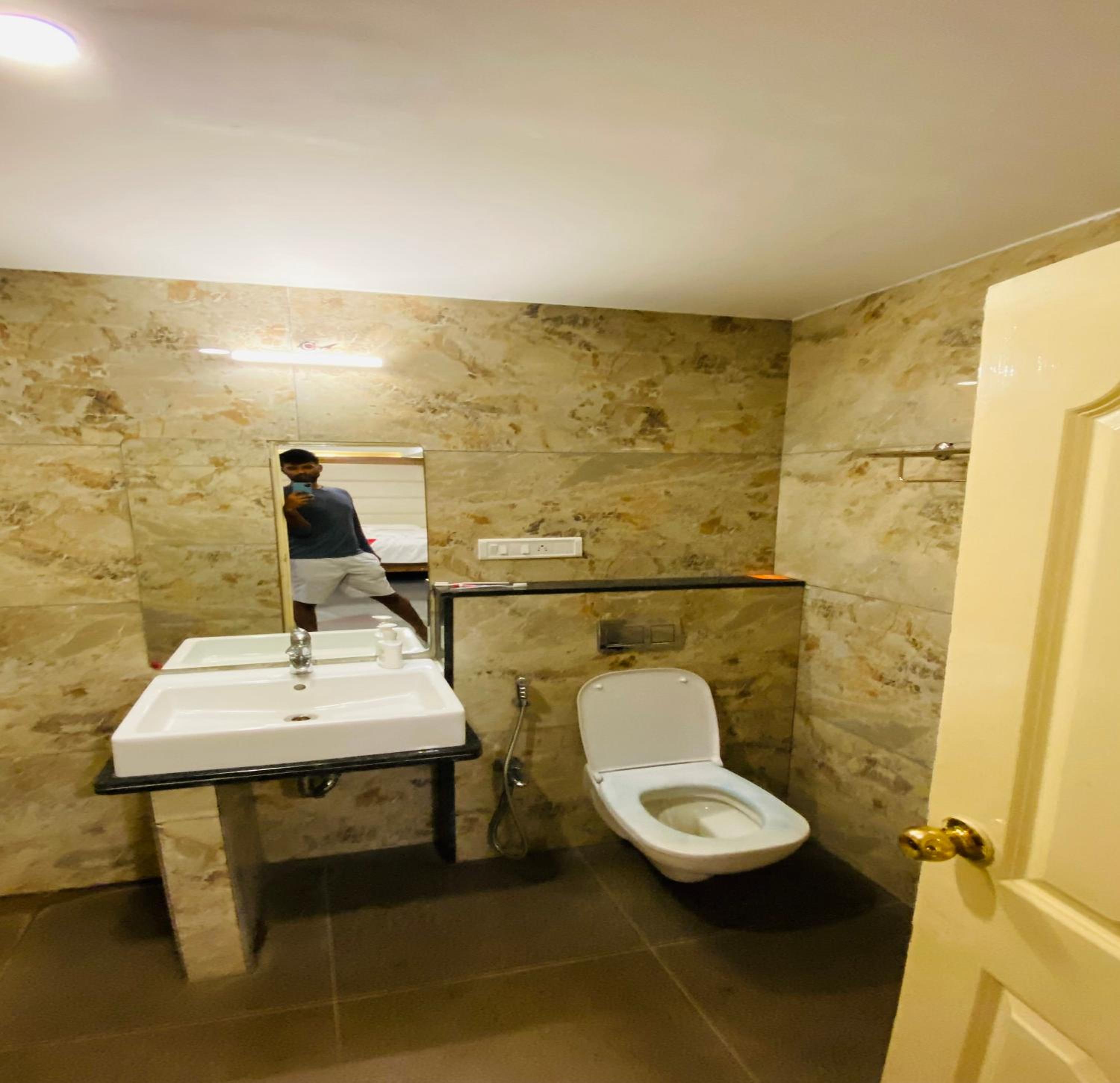 Deluxe Double Room with Balcony photo 2