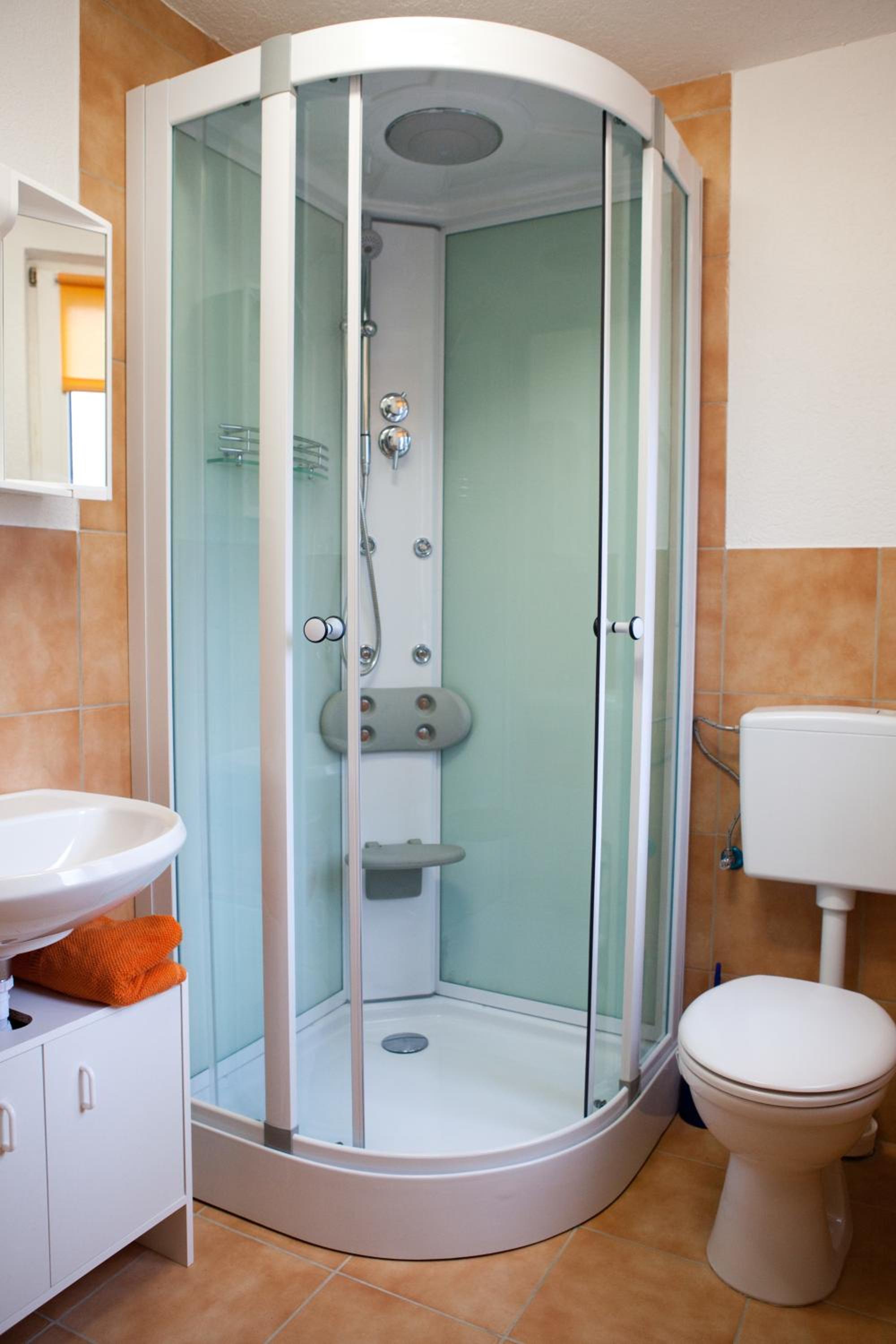 Twin Room with Private Bathroom - Photo 2