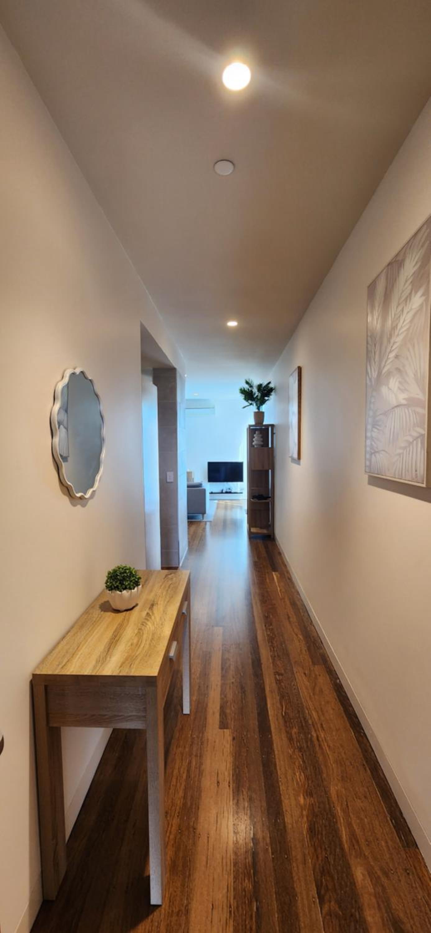 Deluxe Two-Bedroom Apartment - Photo 7