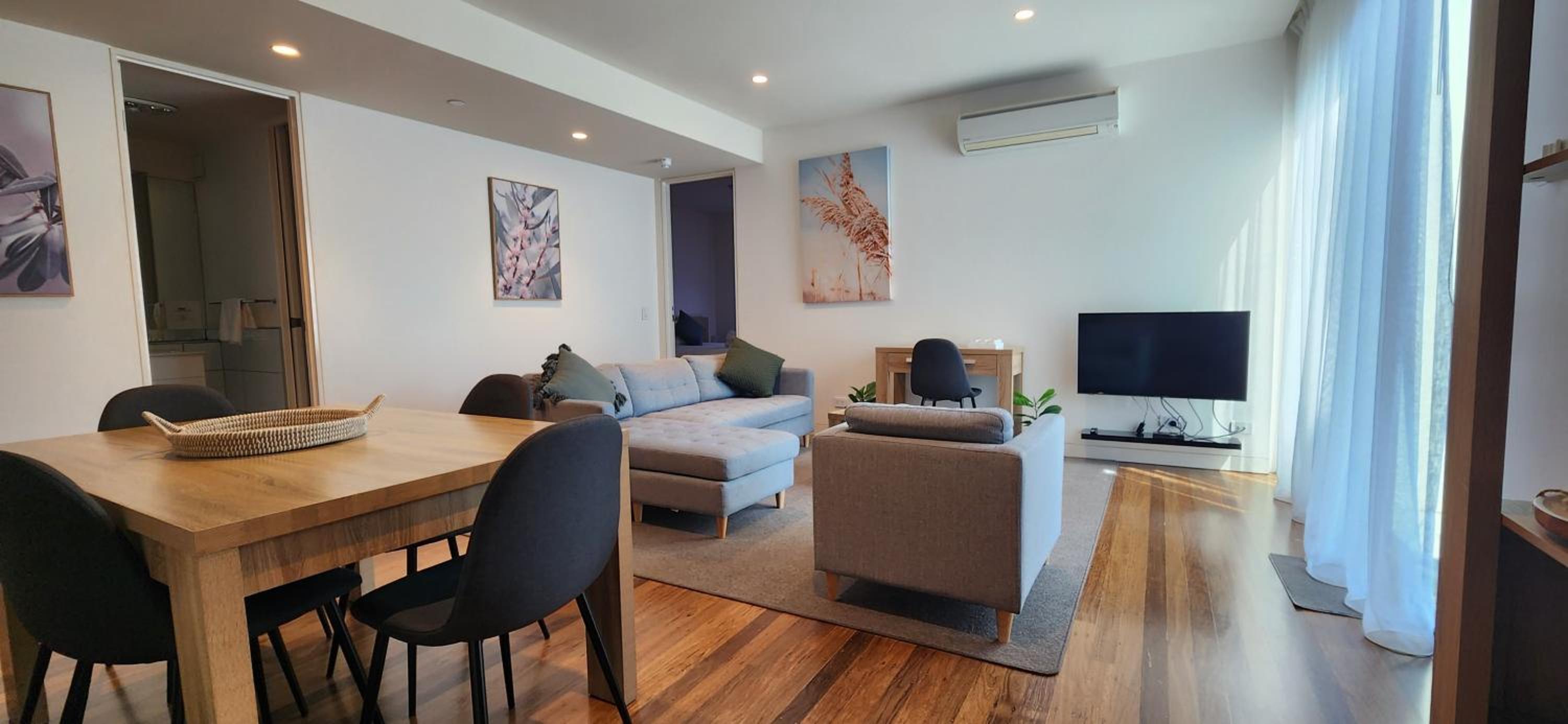 Deluxe Two-Bedroom Apartment - Photo 10