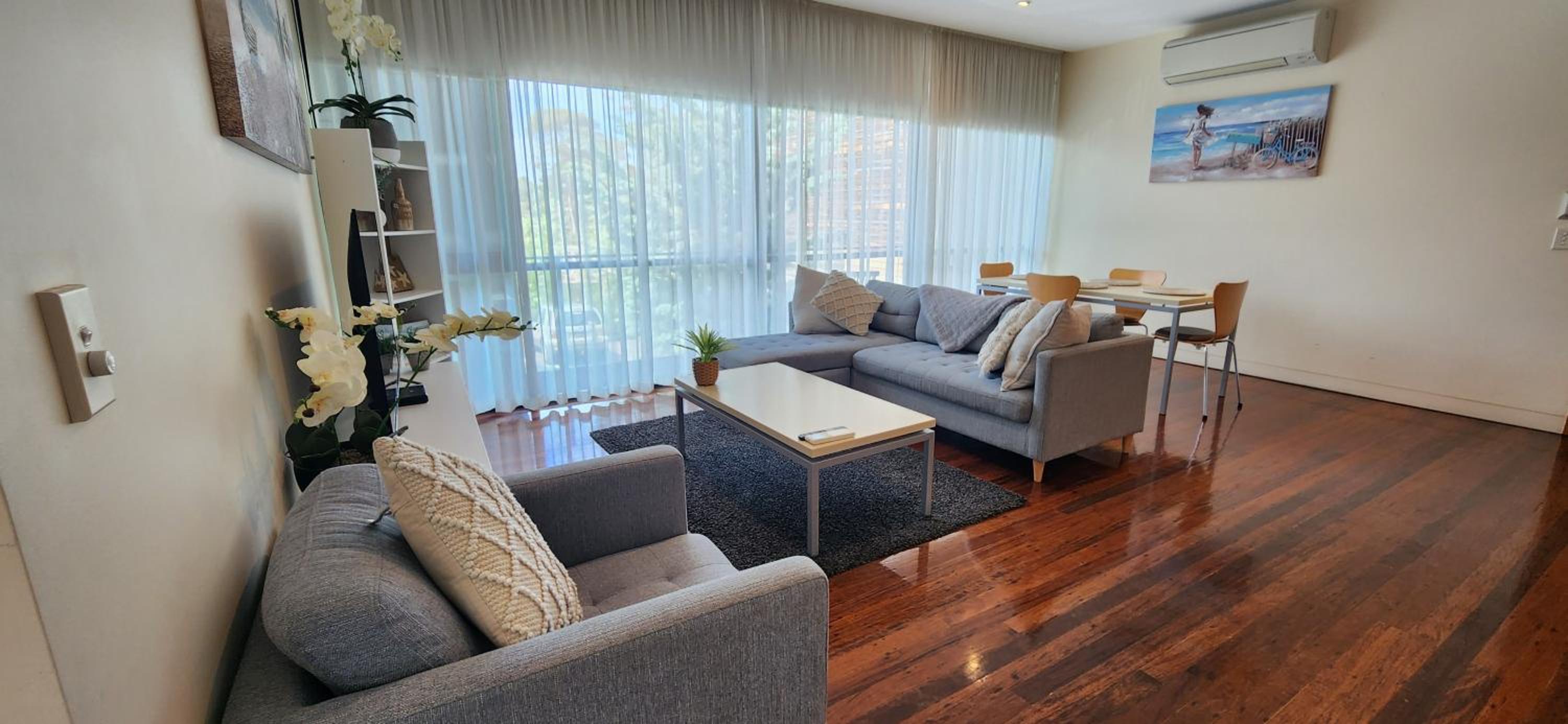 Deluxe Two-Bedroom Apartment - Photo 9