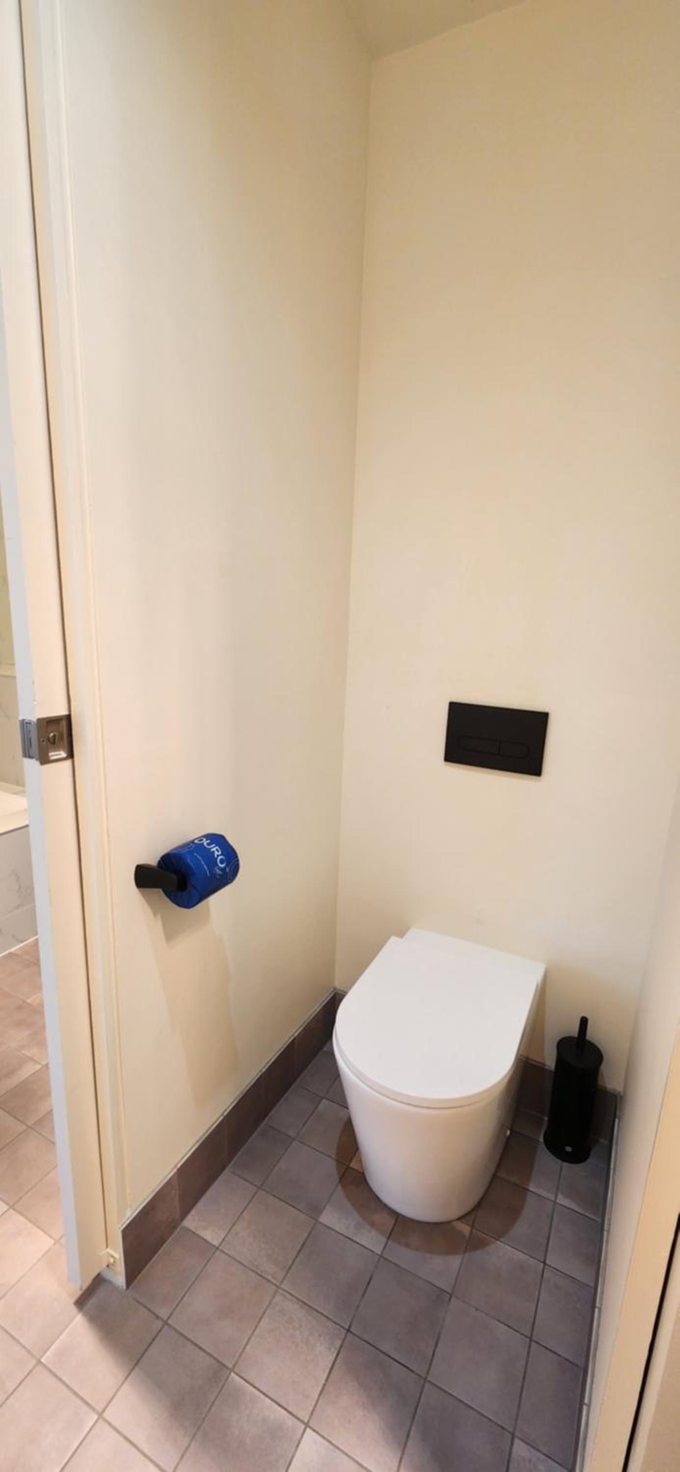 Deluxe Two-Bedroom Apartment - Photo 17
