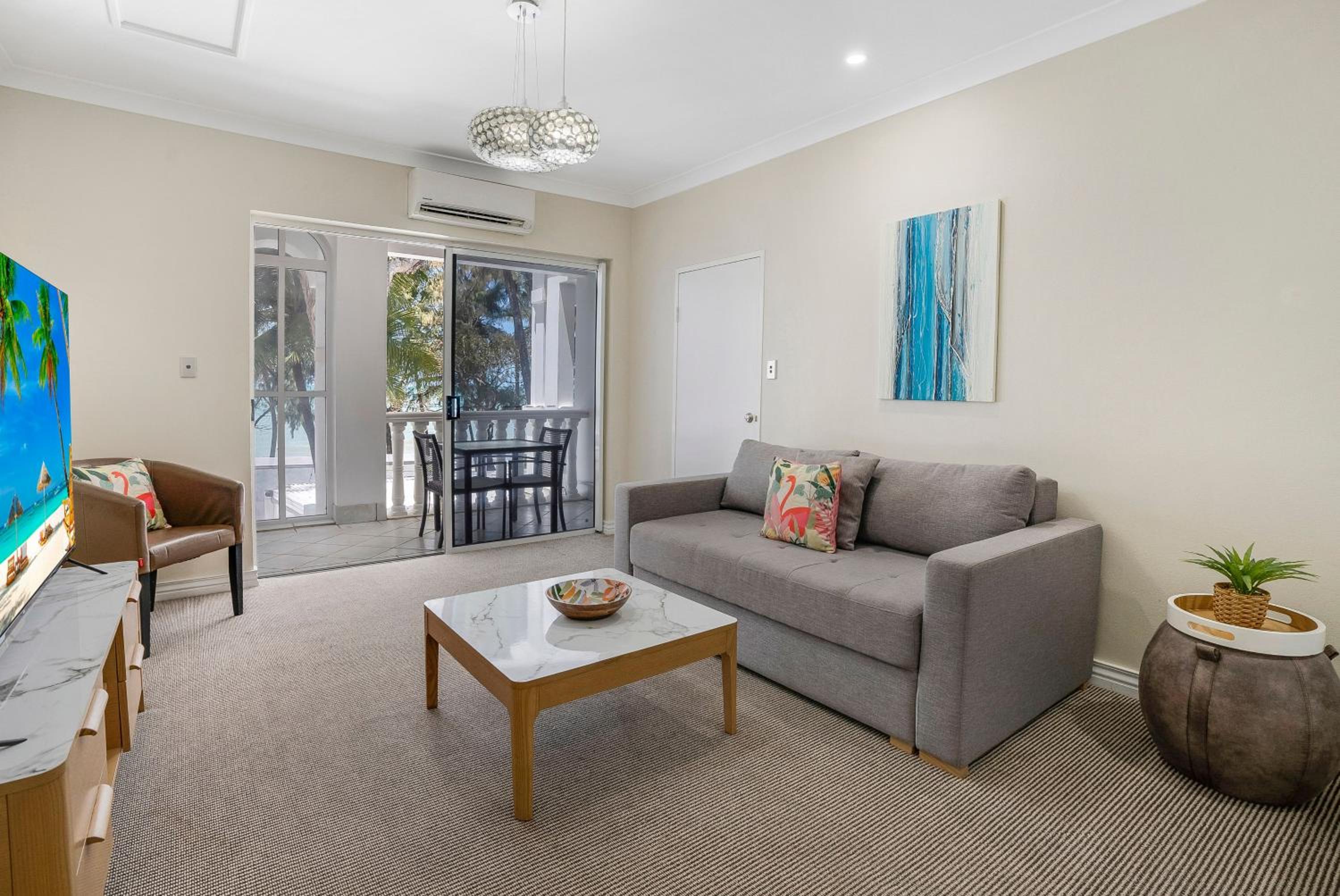 One-Bedroom Apartment with Ocean View - No Pets - Photo 4