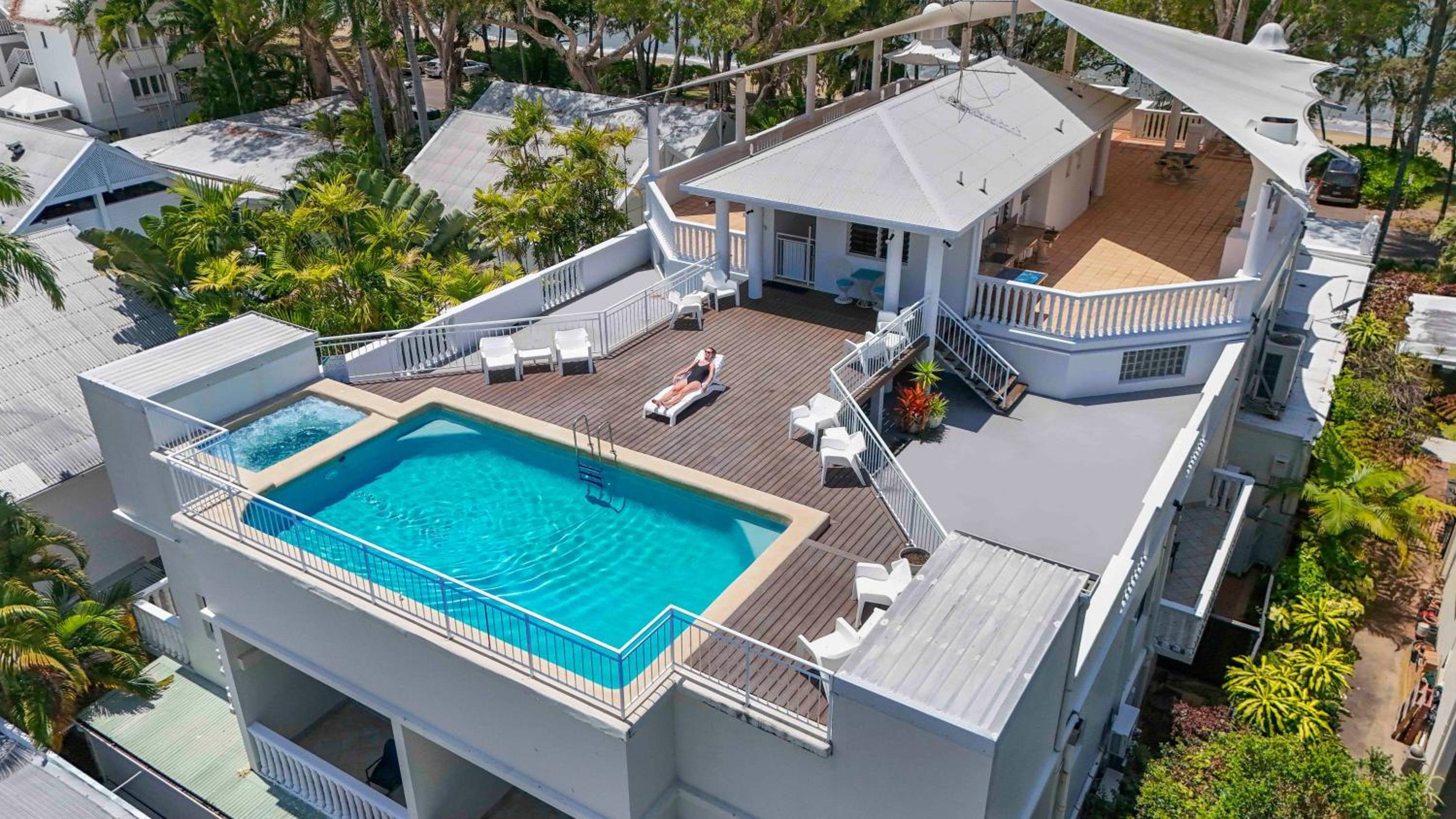 One-Bedroom Apartment with Ocean View - No Pets - Photo 2