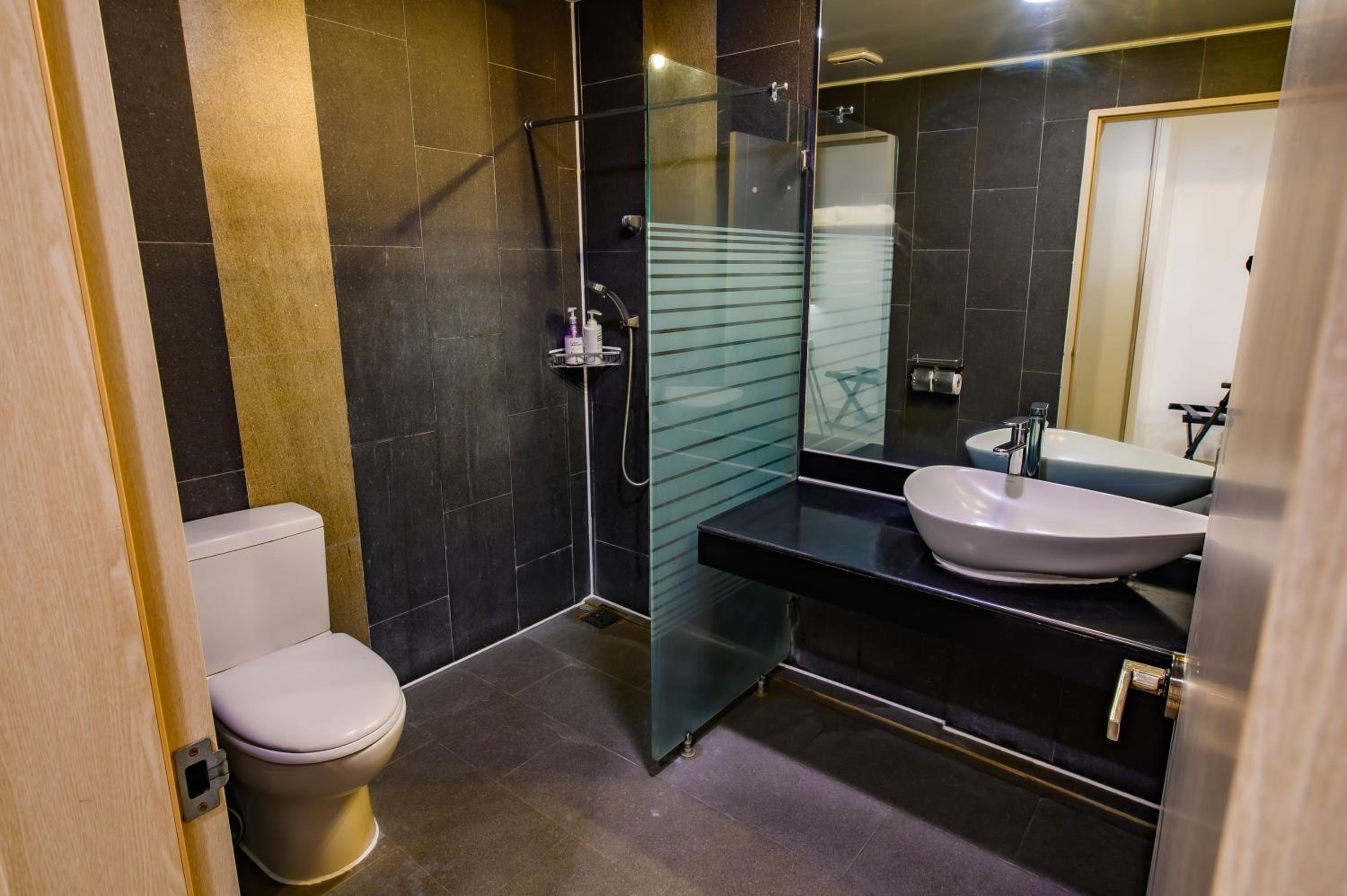 Deluxe King Room - Photo 3