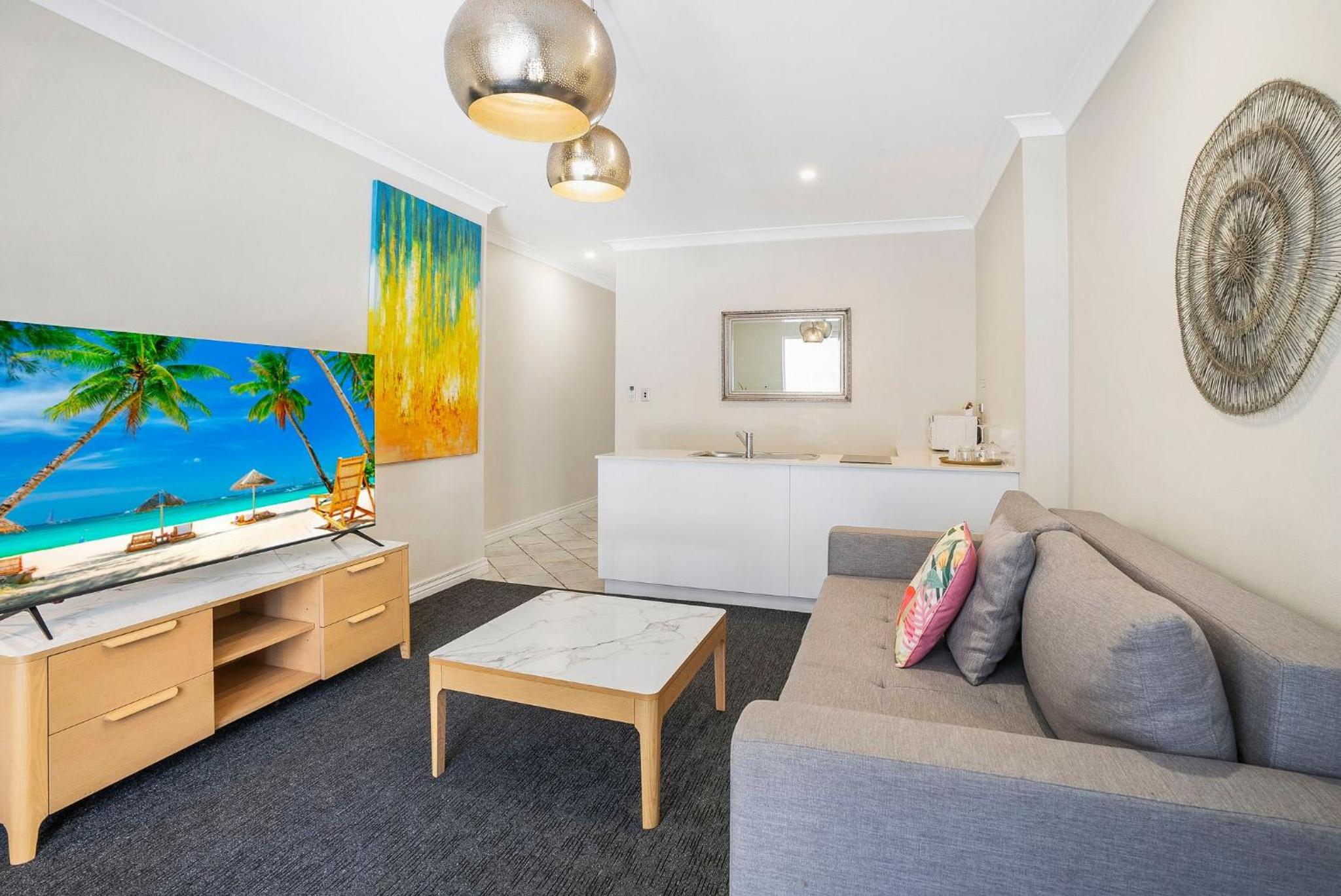 One-Bedroom Apartment with Ocean View - No Pets - Photo 6