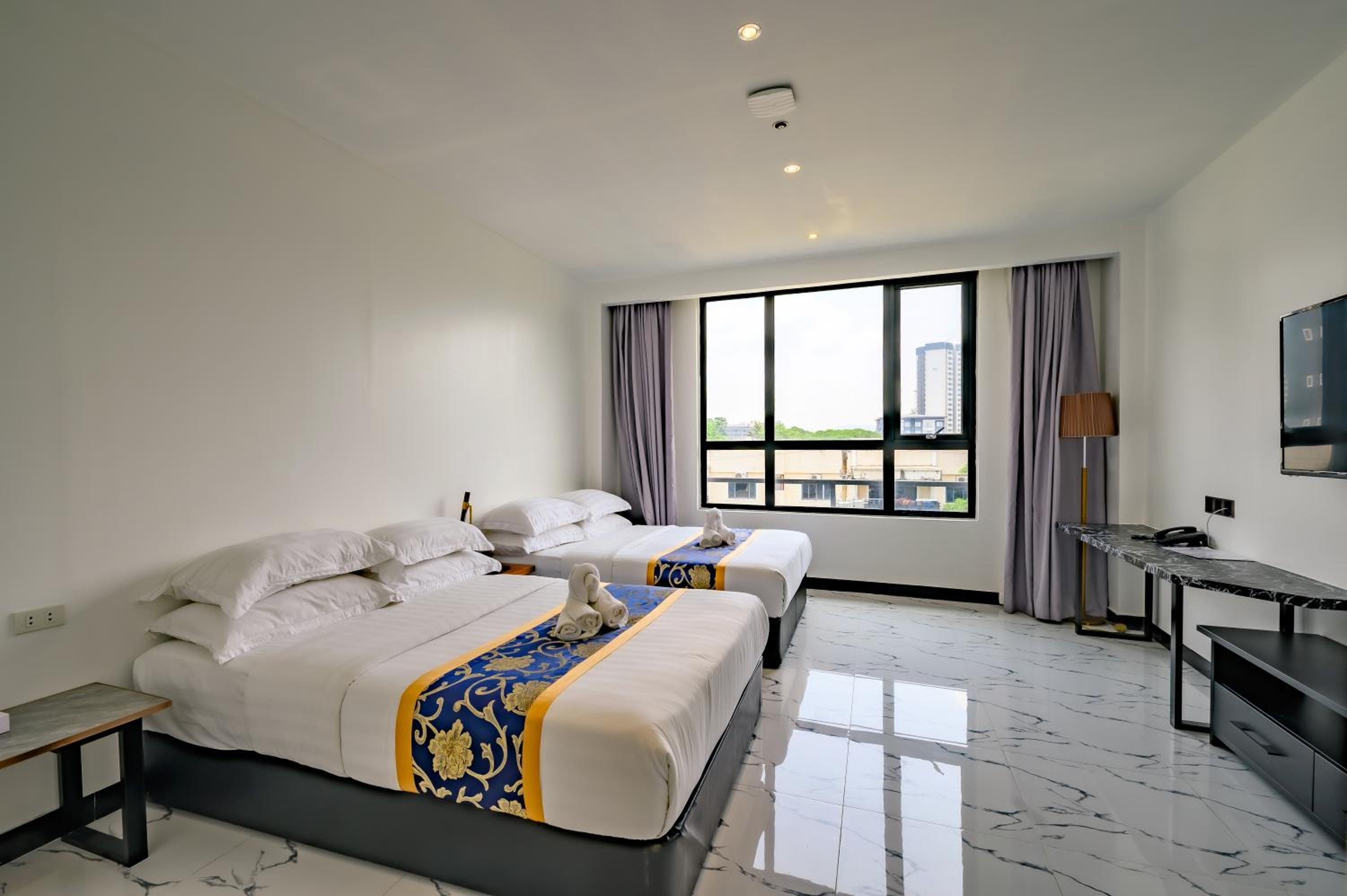 Twin Room with Pool View - Photo 1