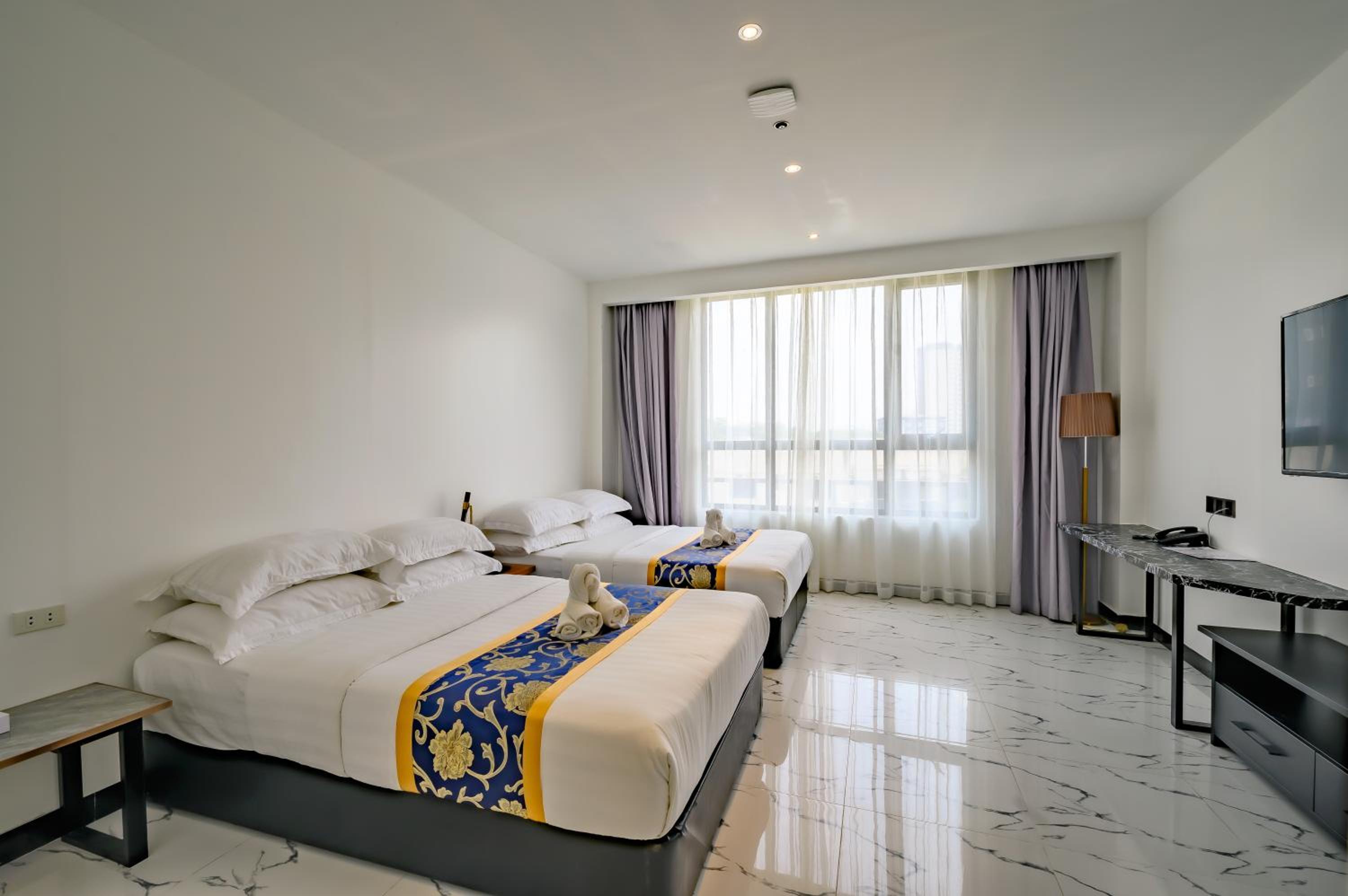 Twin Room with Pool View - Photo 2