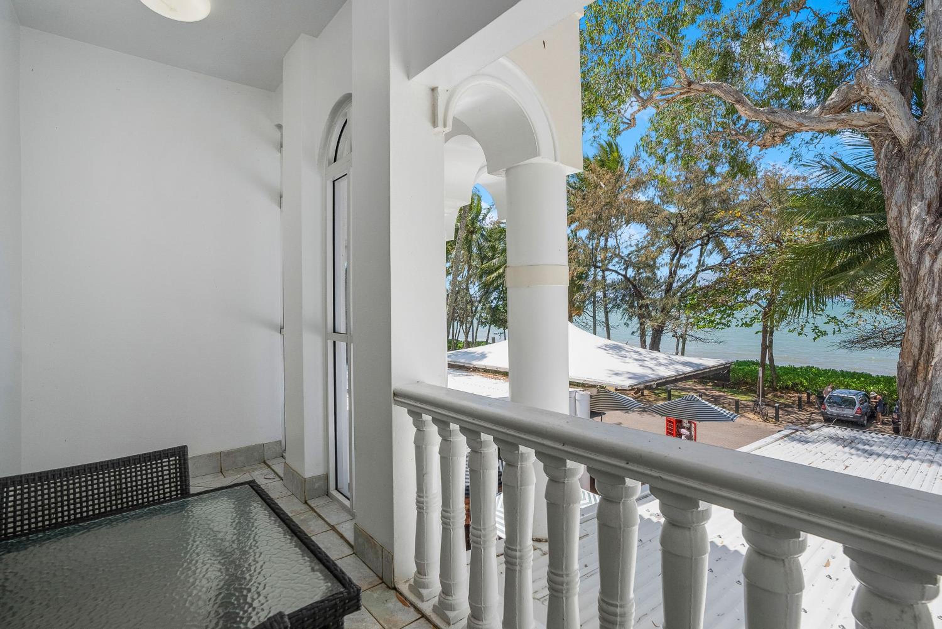 One-Bedroom Apartment with Ocean View - No Pets - Photo 9