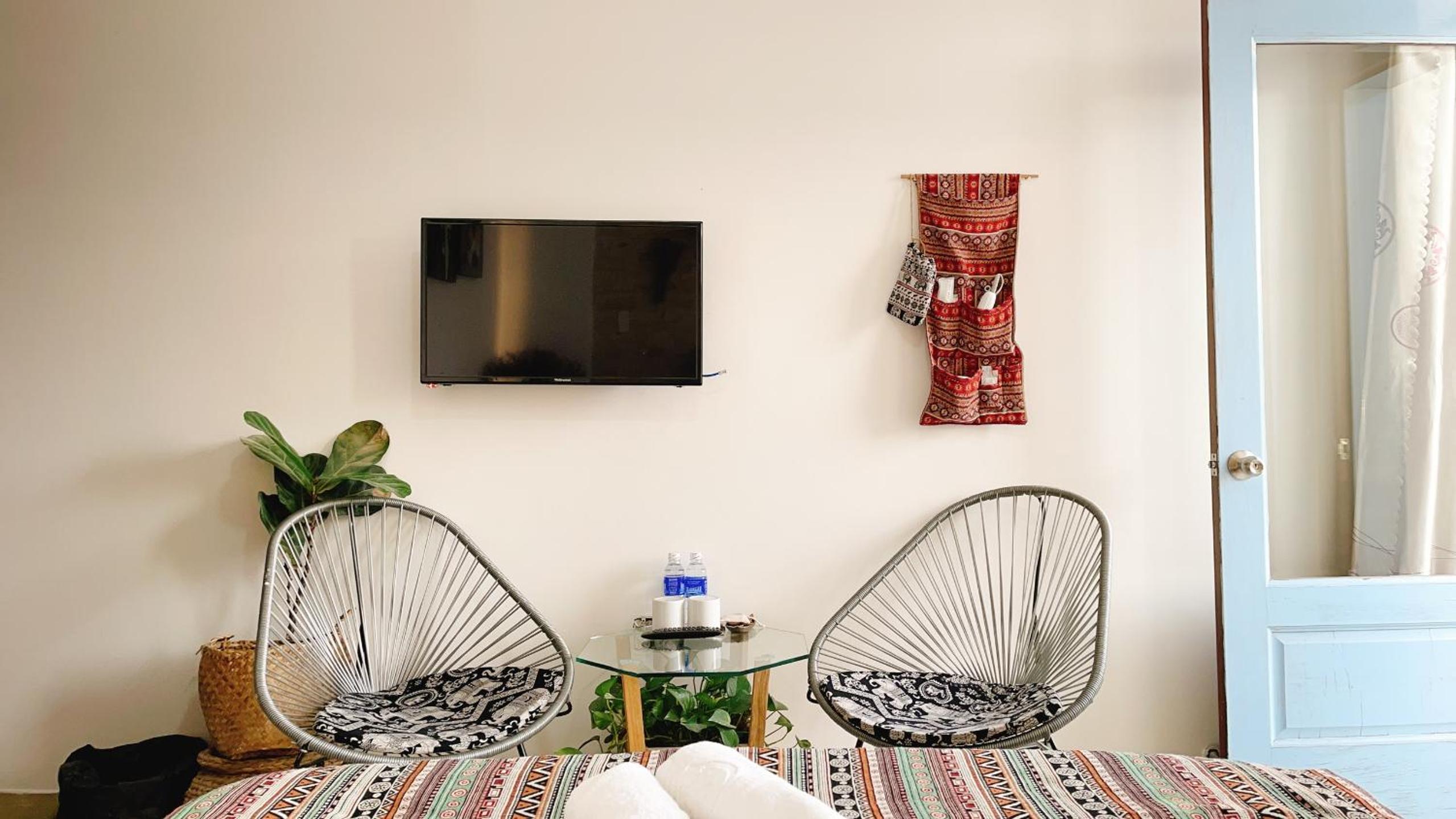 Family Room - Photo 11