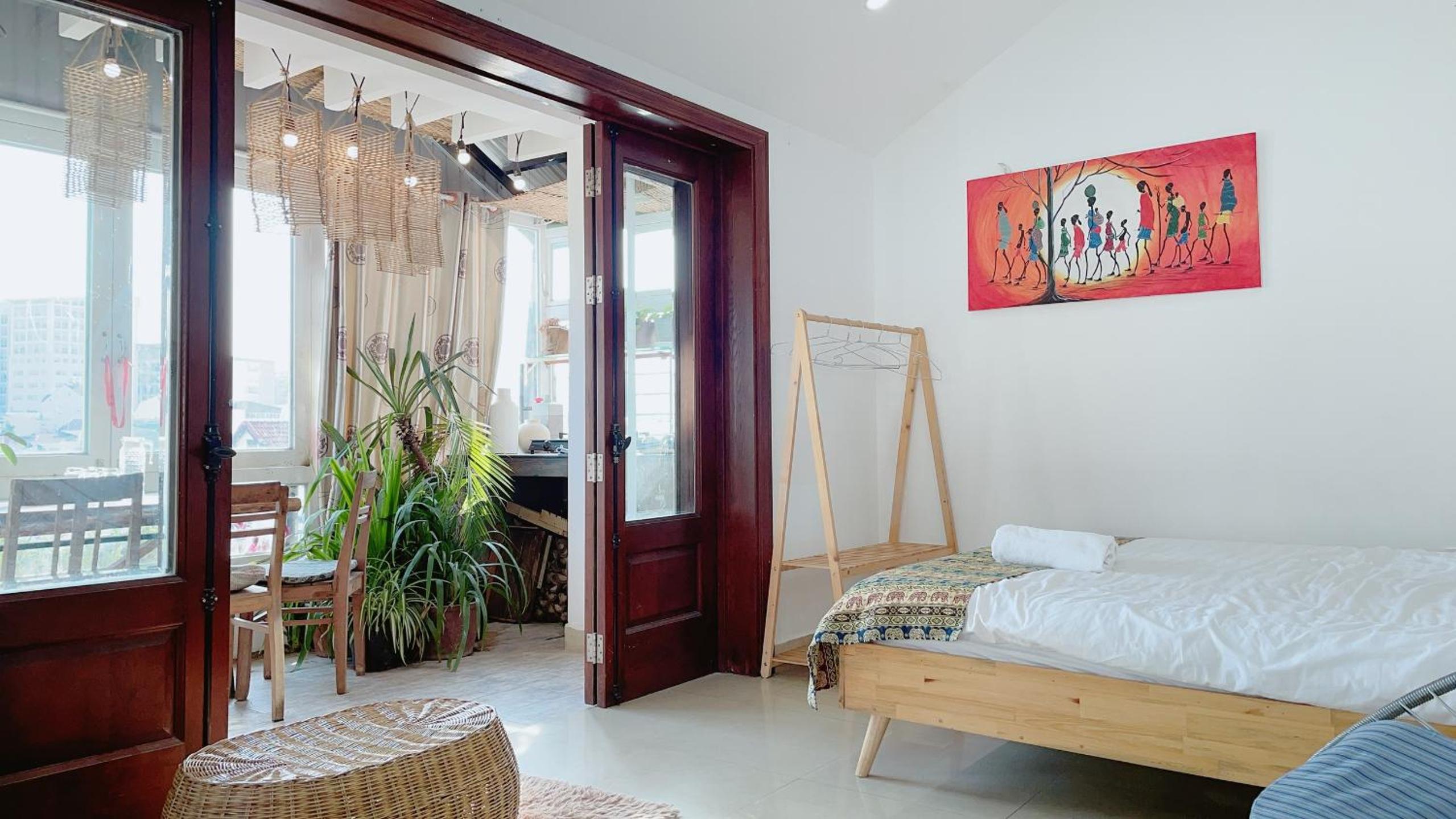 One-Bedroom Apartment - Photo 7