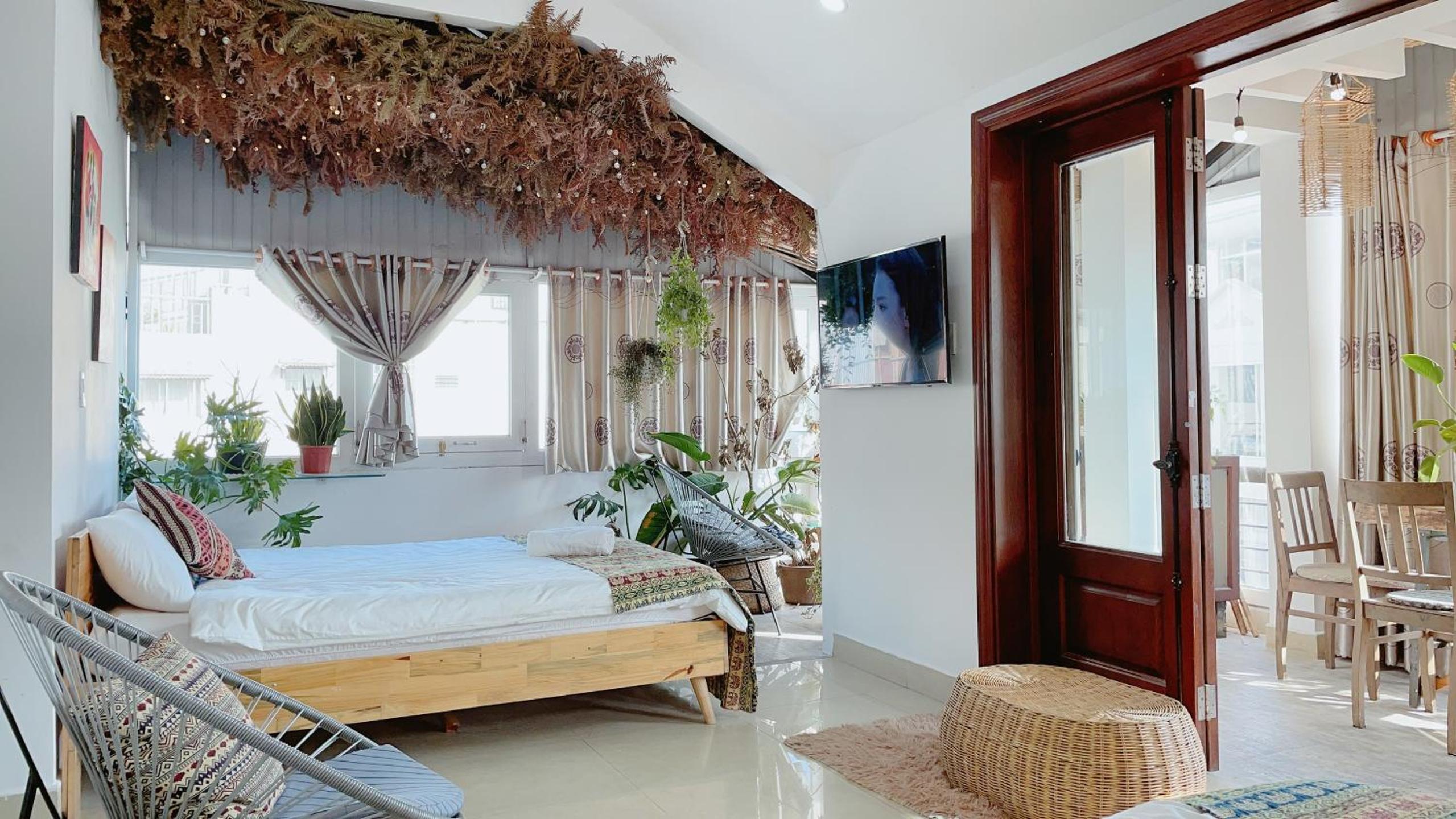 One-Bedroom Apartment - Photo 1
