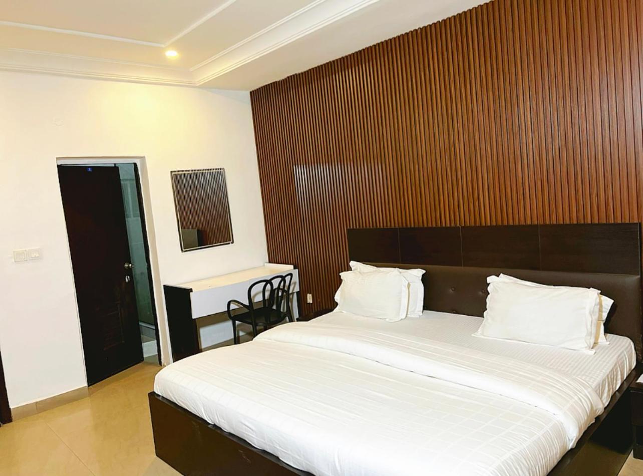 Deluxe Room - Photo 5