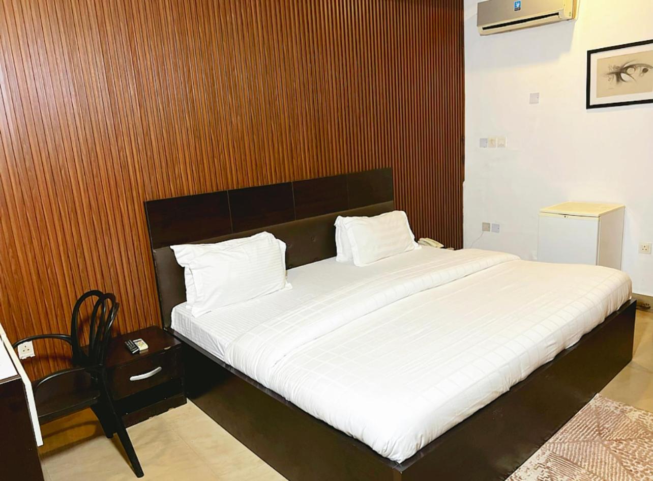 Deluxe Room - Photo 8