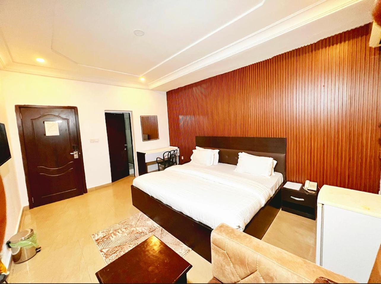Deluxe Room - Photo 2