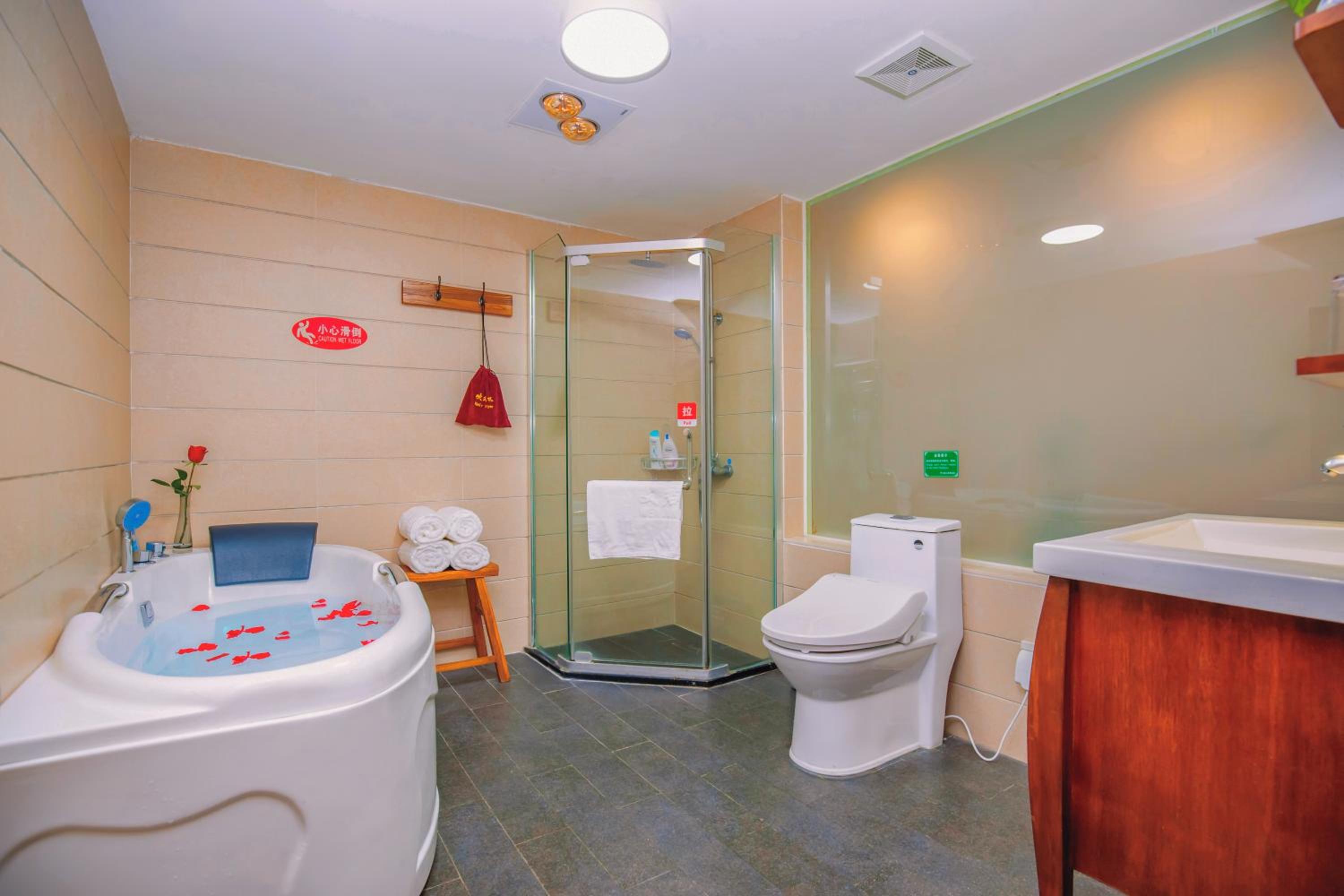 Deluxe Family Suite with Bathtub（free laundry, 1 free meal） photo 3